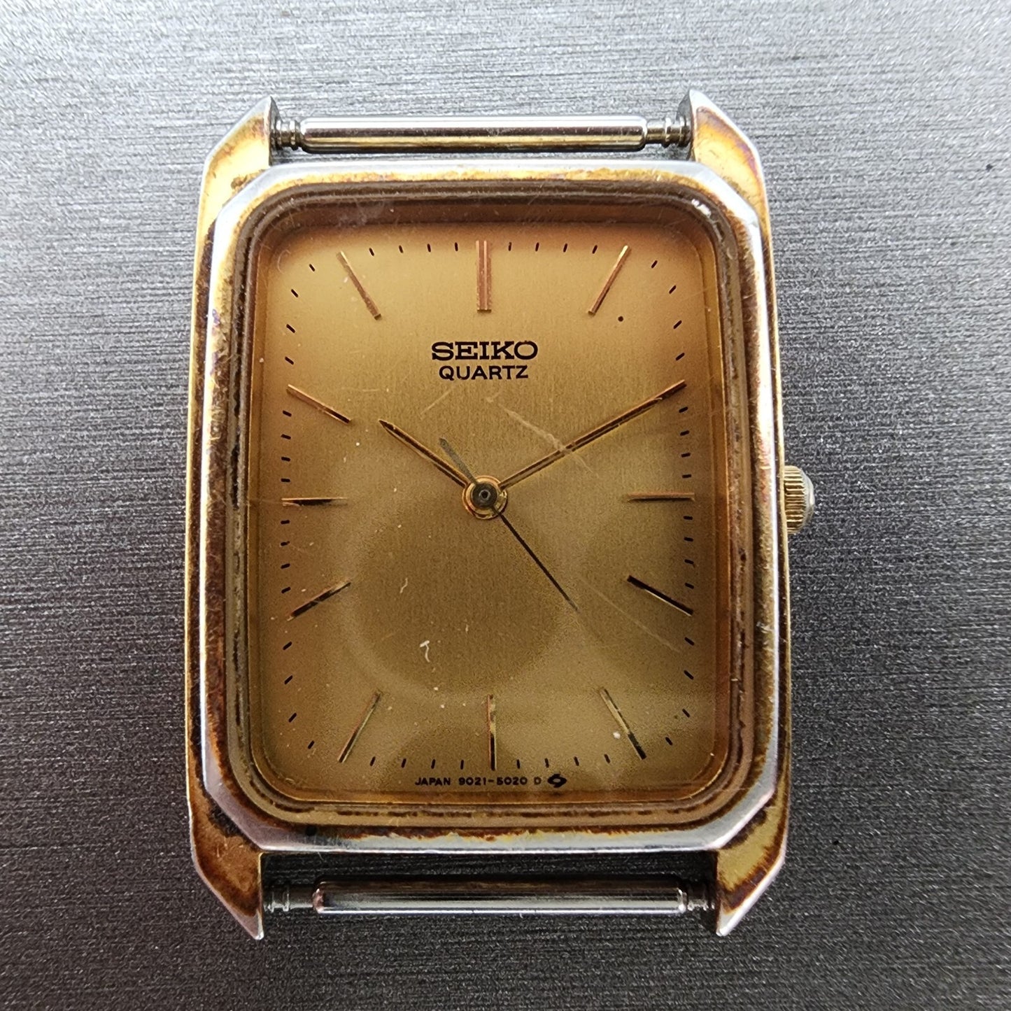 Seiko Tank Watch Men 25mm Champagne Dial Gold Tone Rectangle 9021-5010 New Batt