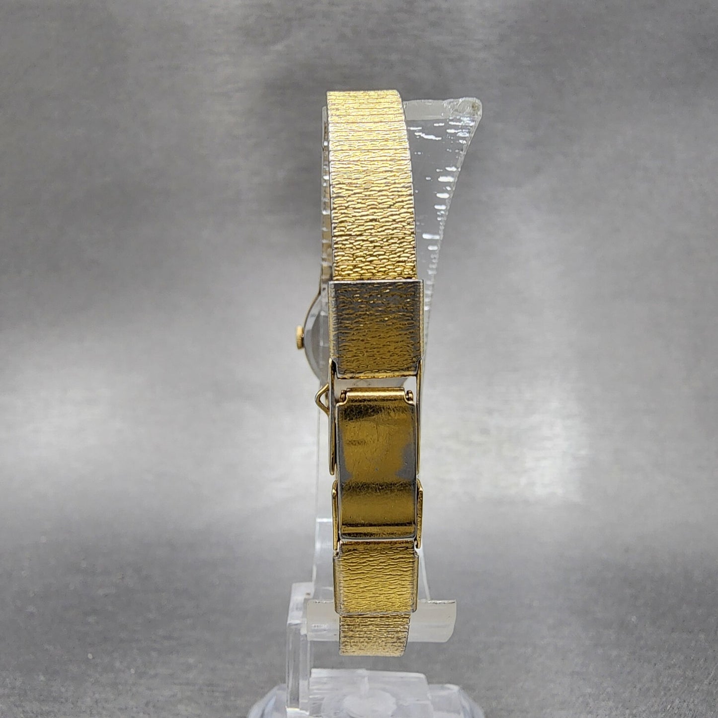 Seiko Watch Women 17mm Gold Dial Gold Tone Oval 1400-8339 New Battery