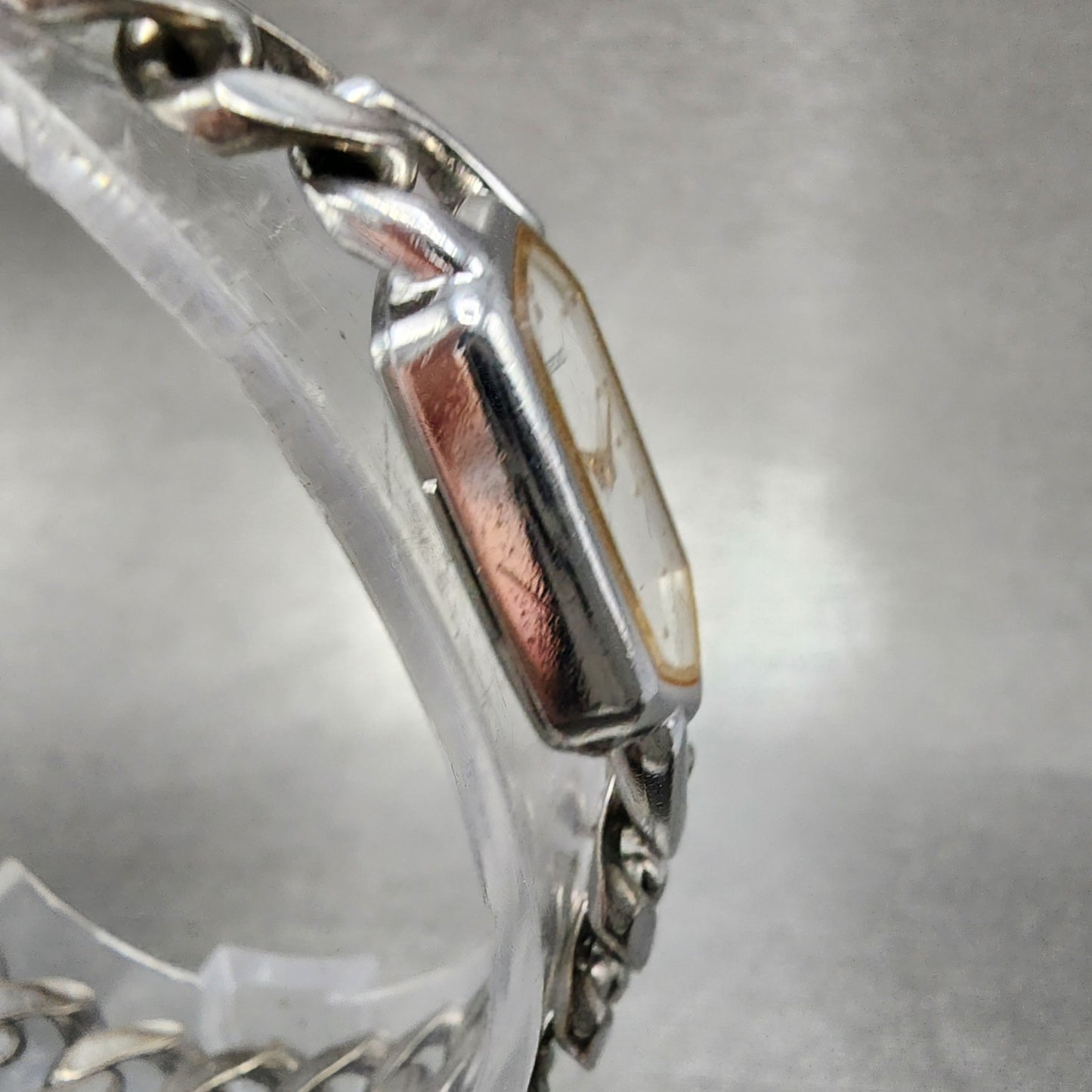 Seiko Watch Women 13mm White Dial Silver Tone 2e20-5360 New Battery