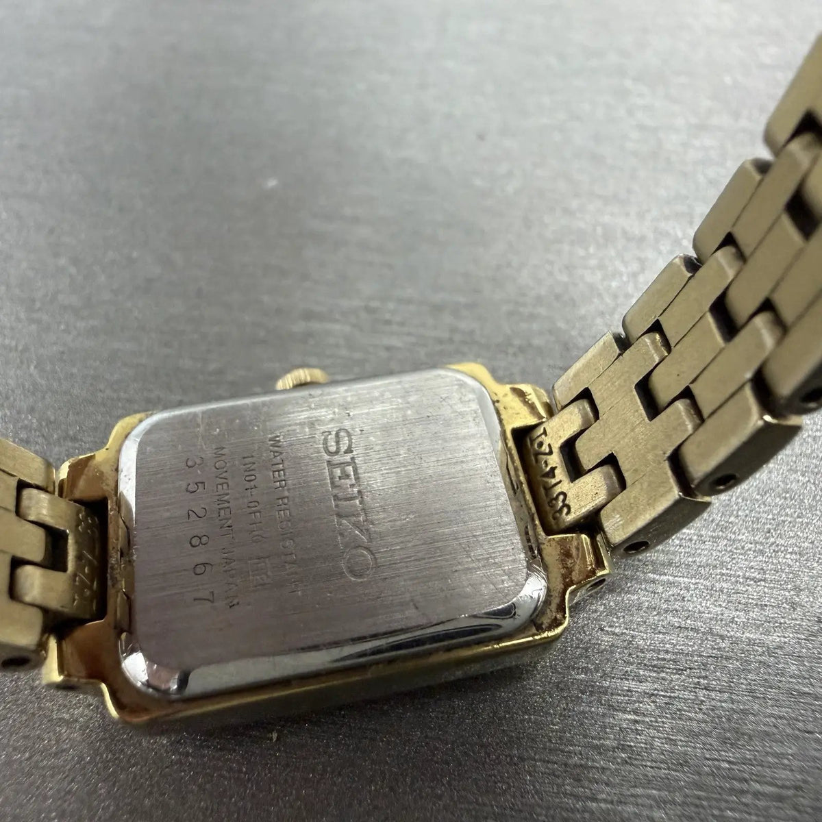 Seiko Tank Watch Women 16mm Champagne Dial Gold Tone Rectangle 1N010FH0 New Bat9
