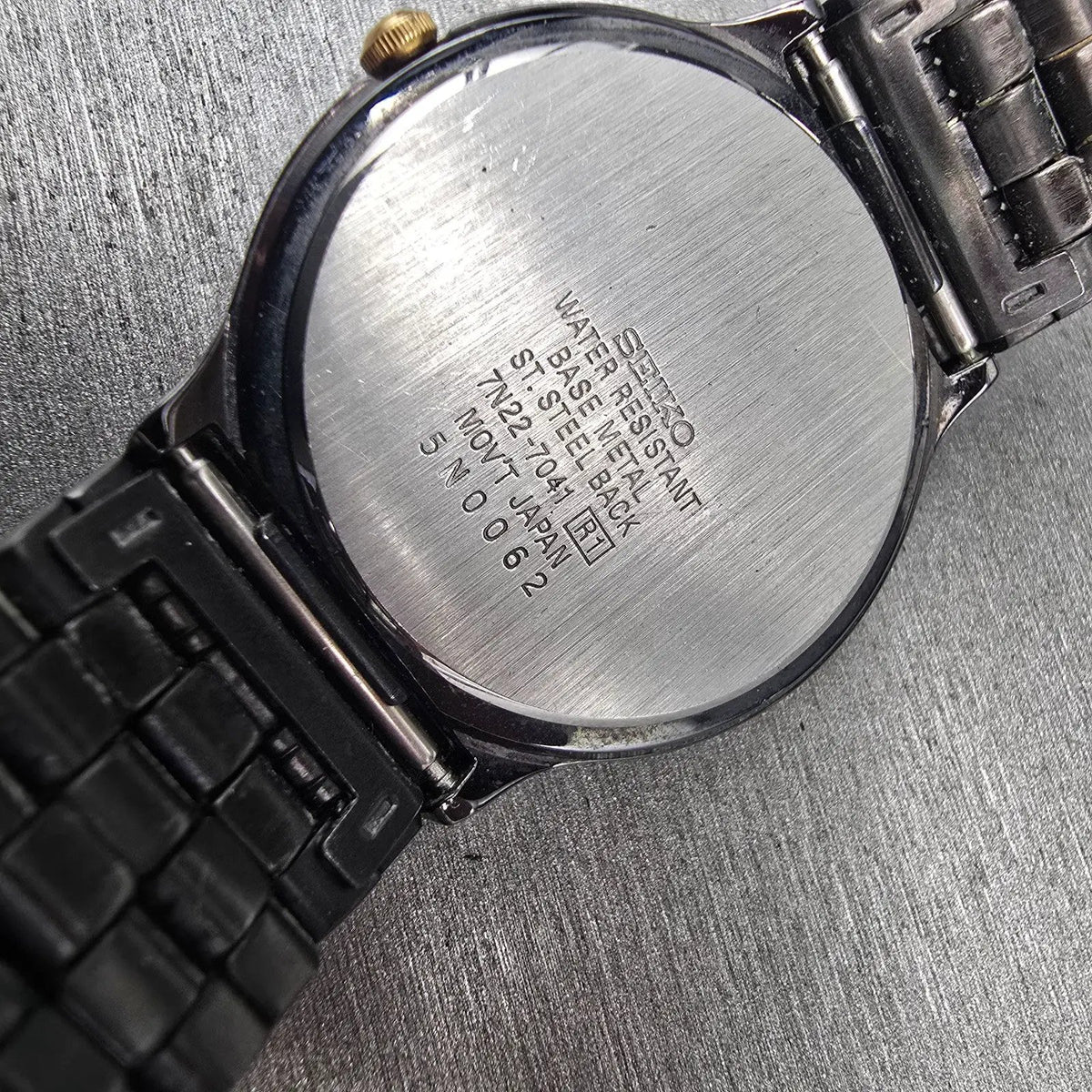 Seiko Watch Men 34mm Black Dial Black & Gold Date Round 7N22-7041 New Battery JP10