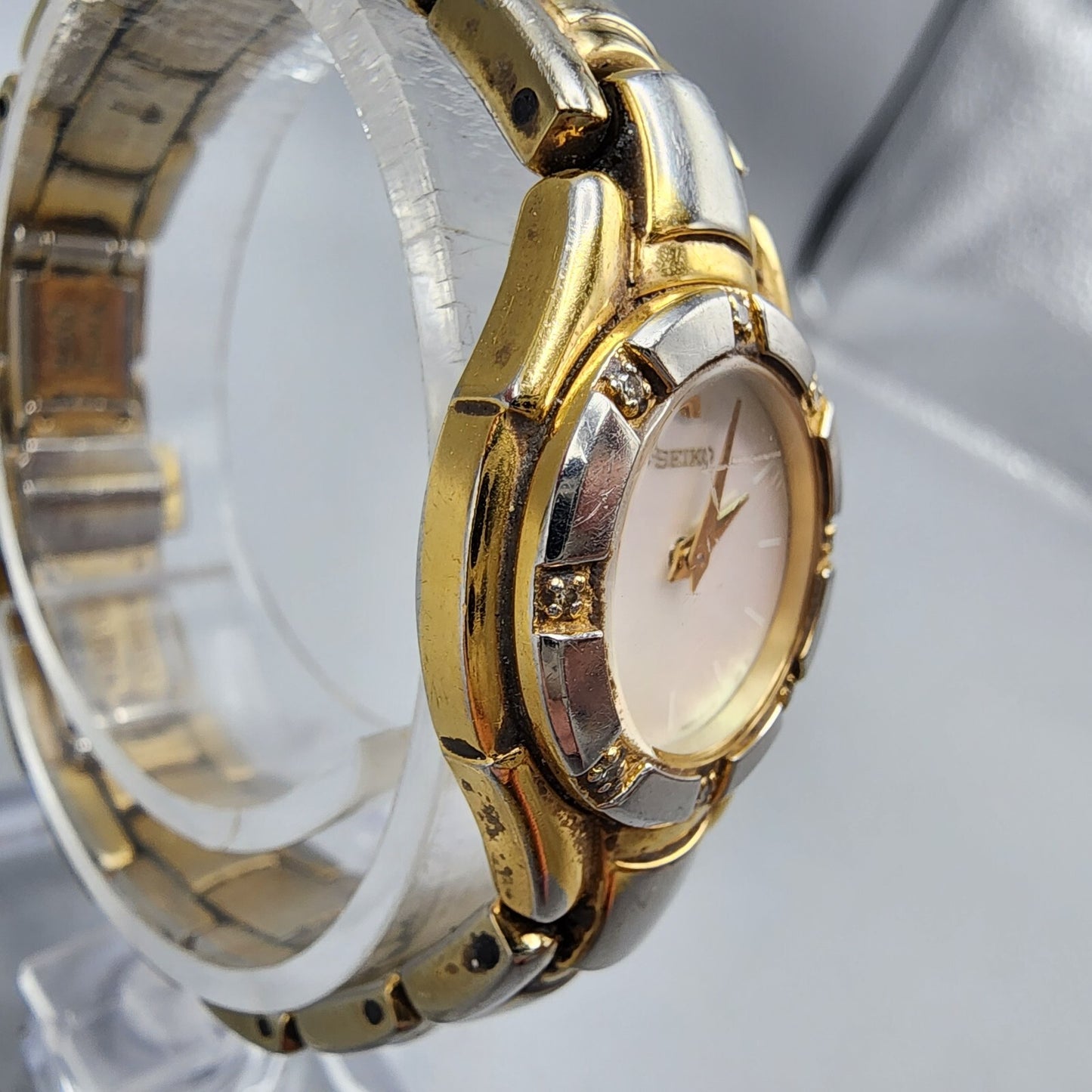 Vintage Seiko Watch Women Two Tone MOP Dial Diamond Bezel 22mm 1N00-0F20 New Bat