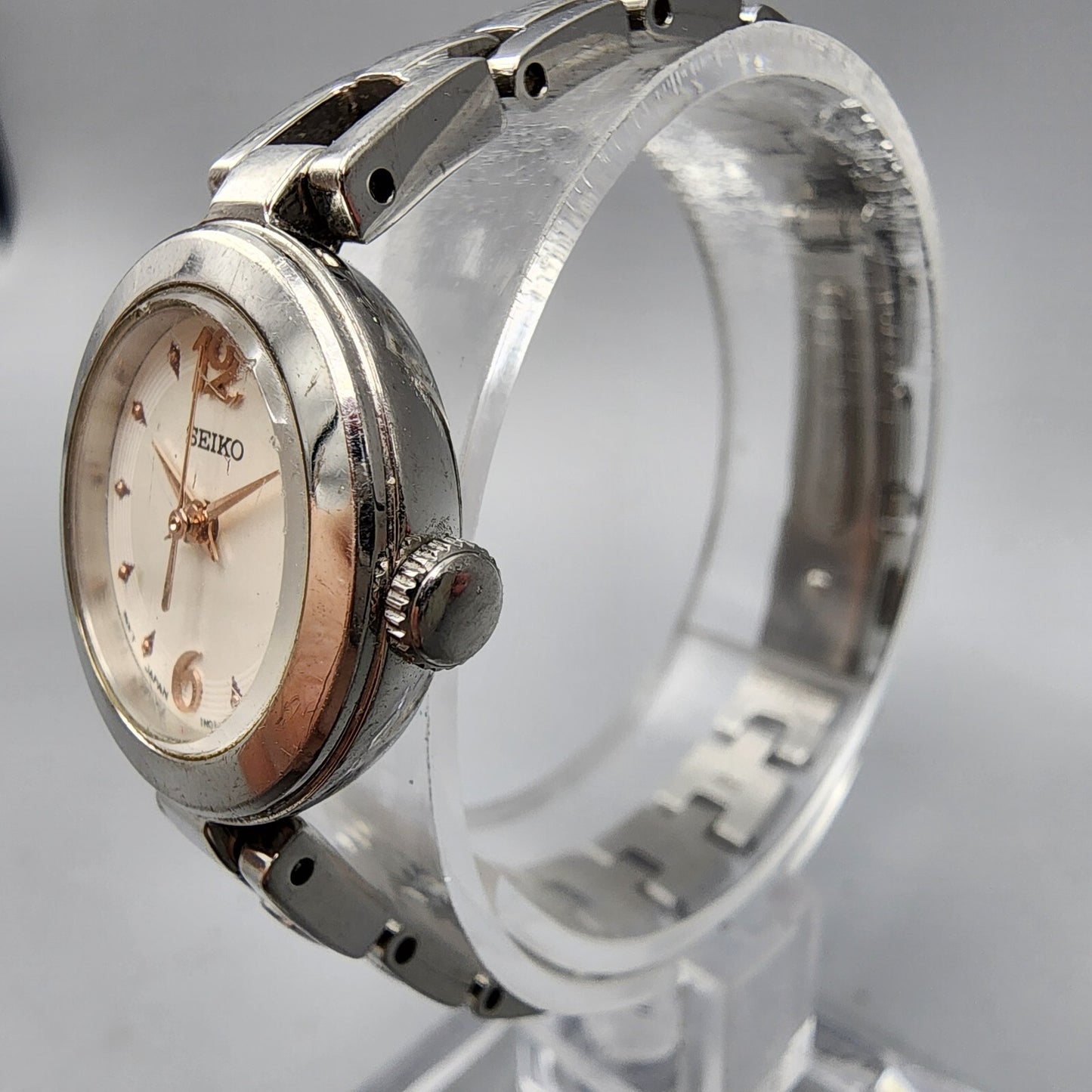 Seiko Watch Women 21mm White Dial Silver Tone Round 1N01-0PK0 New Battery