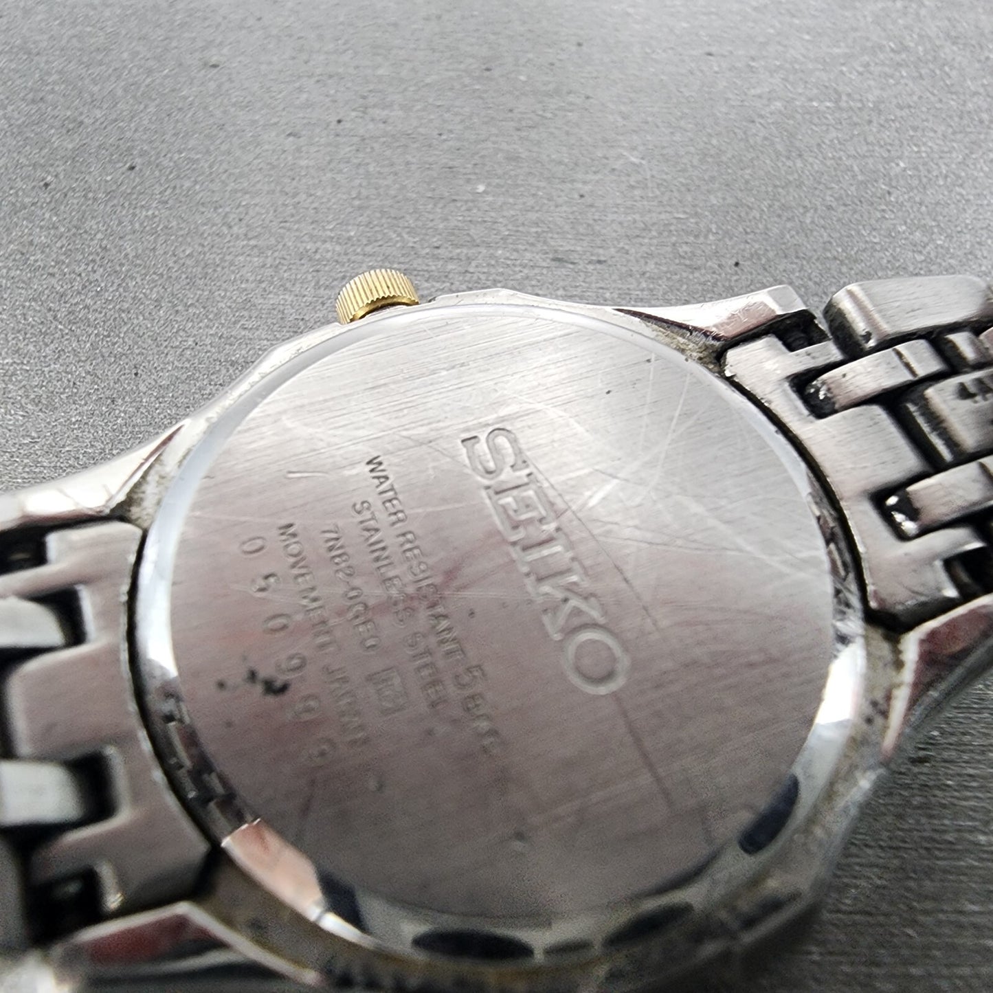 Seiko Watch Women 28mm White Dial Two Tone Date Round 7N82-0GE0 New Battery