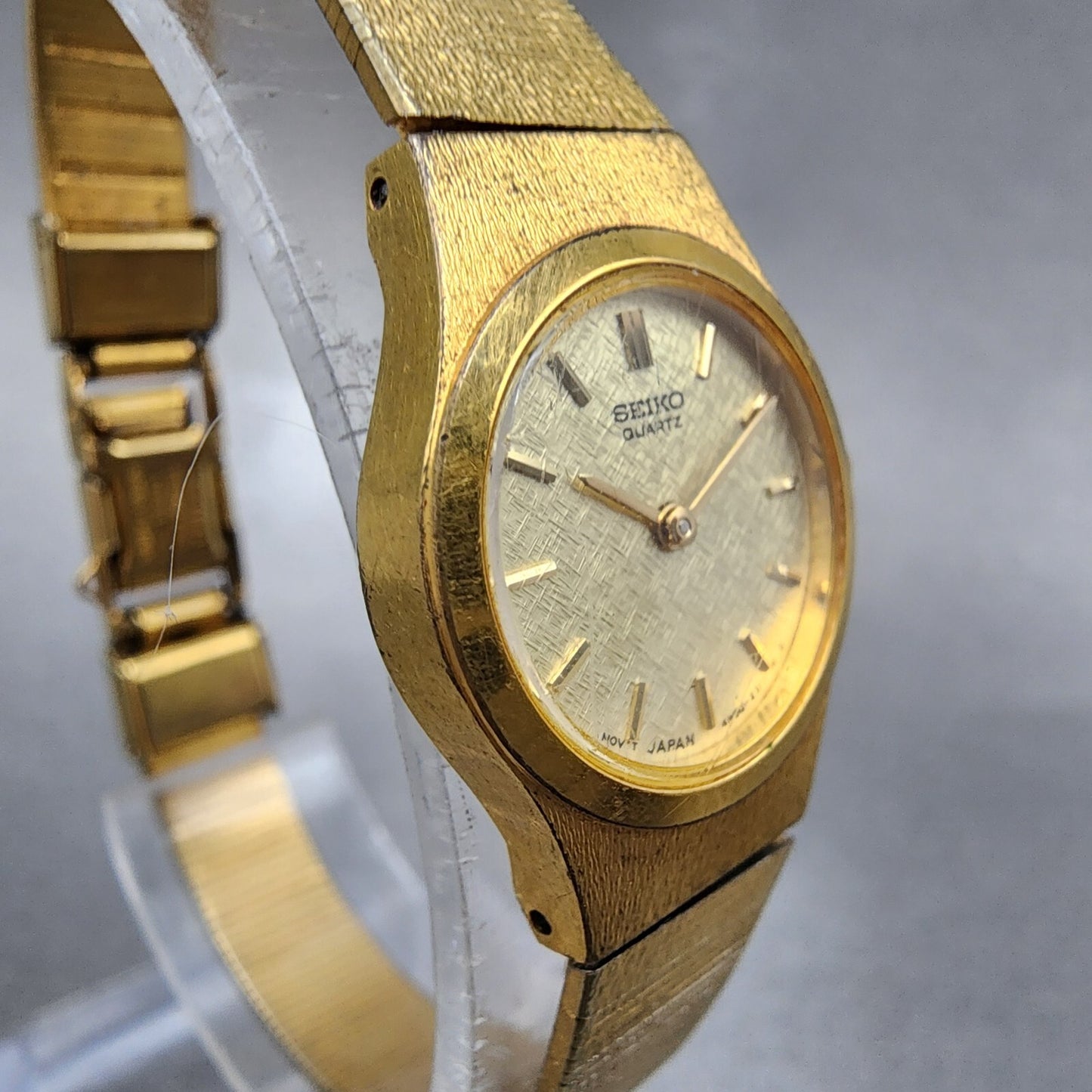 Seiko Watch Women 19mm Champagne Dial Gold Tone 4n00-0661 New Battery