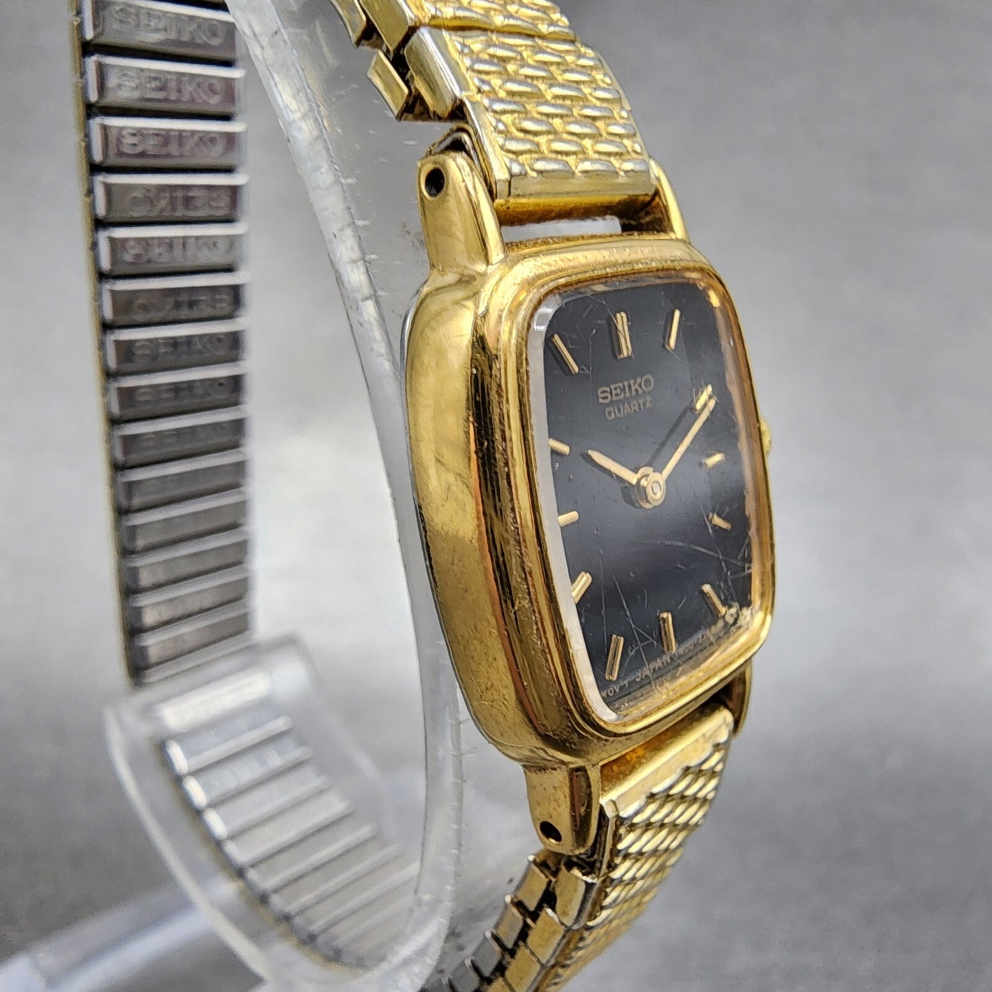 VTG Seiko Watch Women 17mm Black Dial Gold Tone Rectangle 1N00-5K29 New Battery