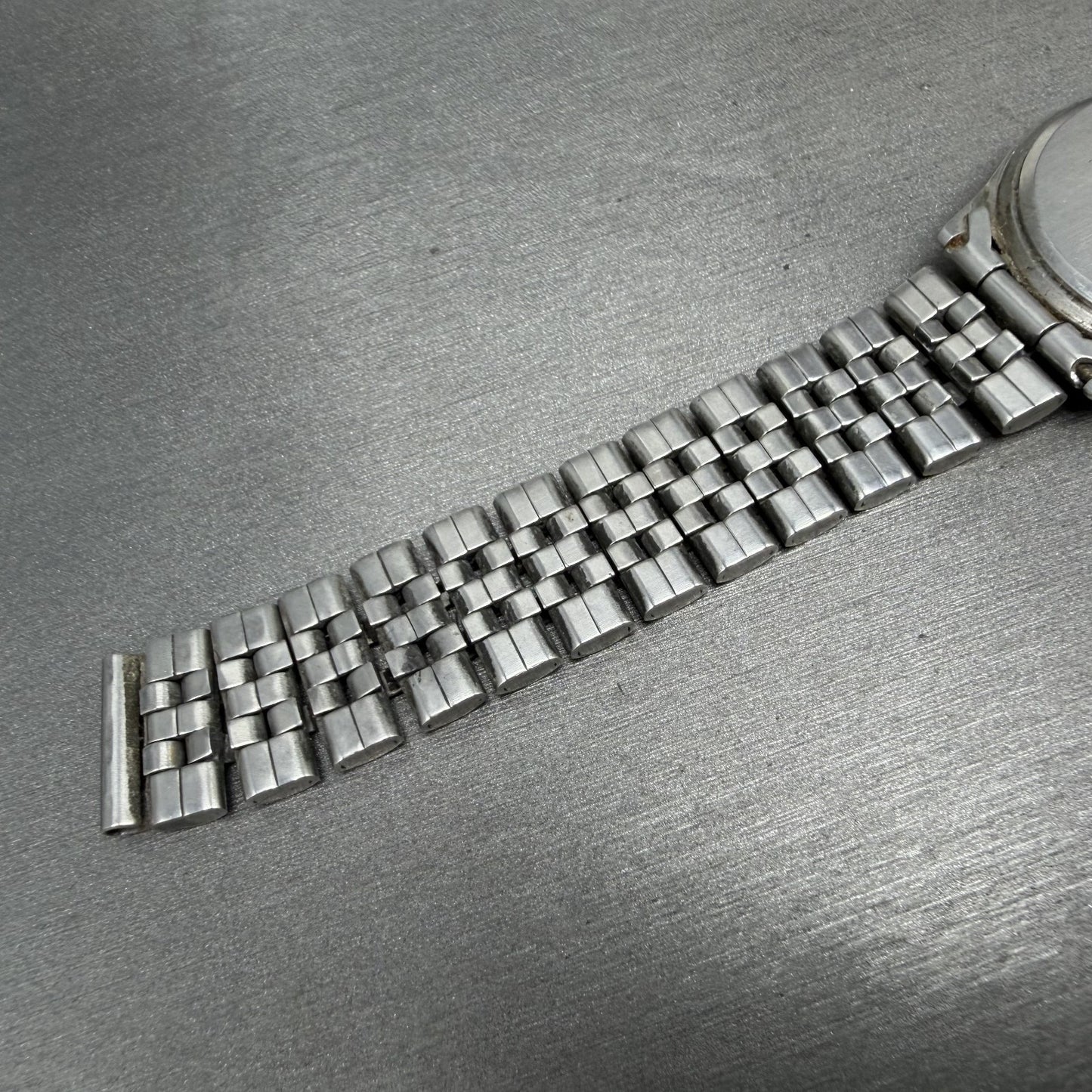 Citizen CQ Watch Men 35mm Silver Dial Two Tone Daydate 6100-K02759 PARTS11