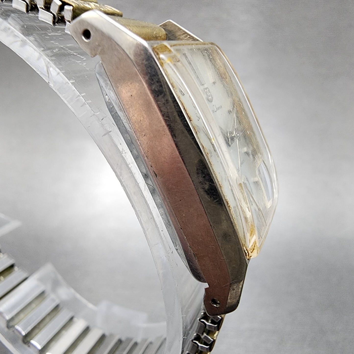 Seiko Chorus Tank Watch Women 17mm Silver Dial Gold Tone Date Manual 2107-3140