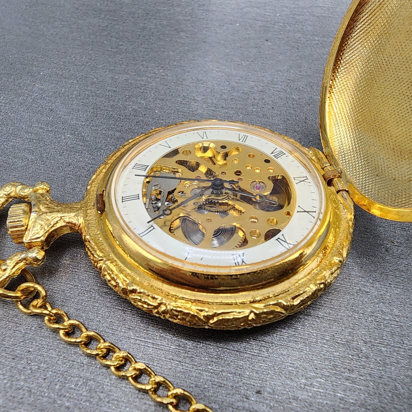Skeleton Pocket Watch Men 47mm Skeleton Dial Gold Tone Mosaic Design Runs