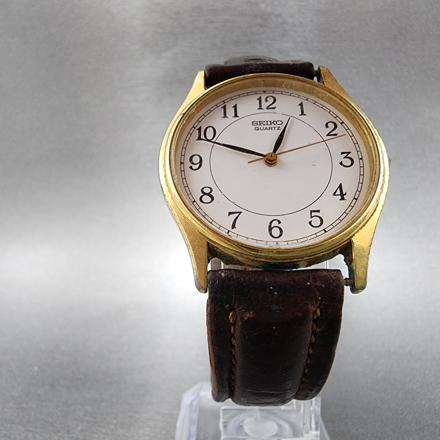 Seiko Watch Men 32mm White Dial Gold Tone Round 2K01-0011 Vintage PARTS