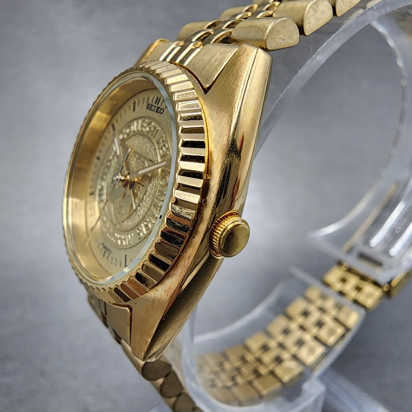 Seiko Watch Women 24mm Gold Dial Gold Tone Daydate Round 7N83-0041 Sigllum Runs