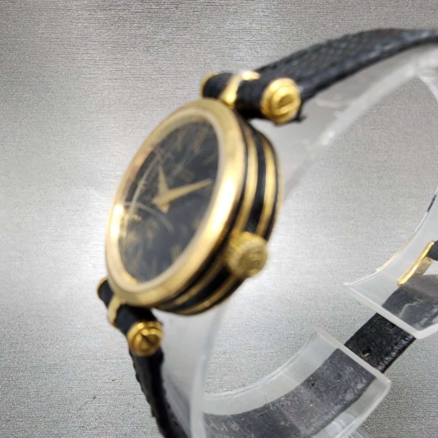 Gucci 2000L Watch Women 21mm Black Dial Gold Tone Round VTG New Battery