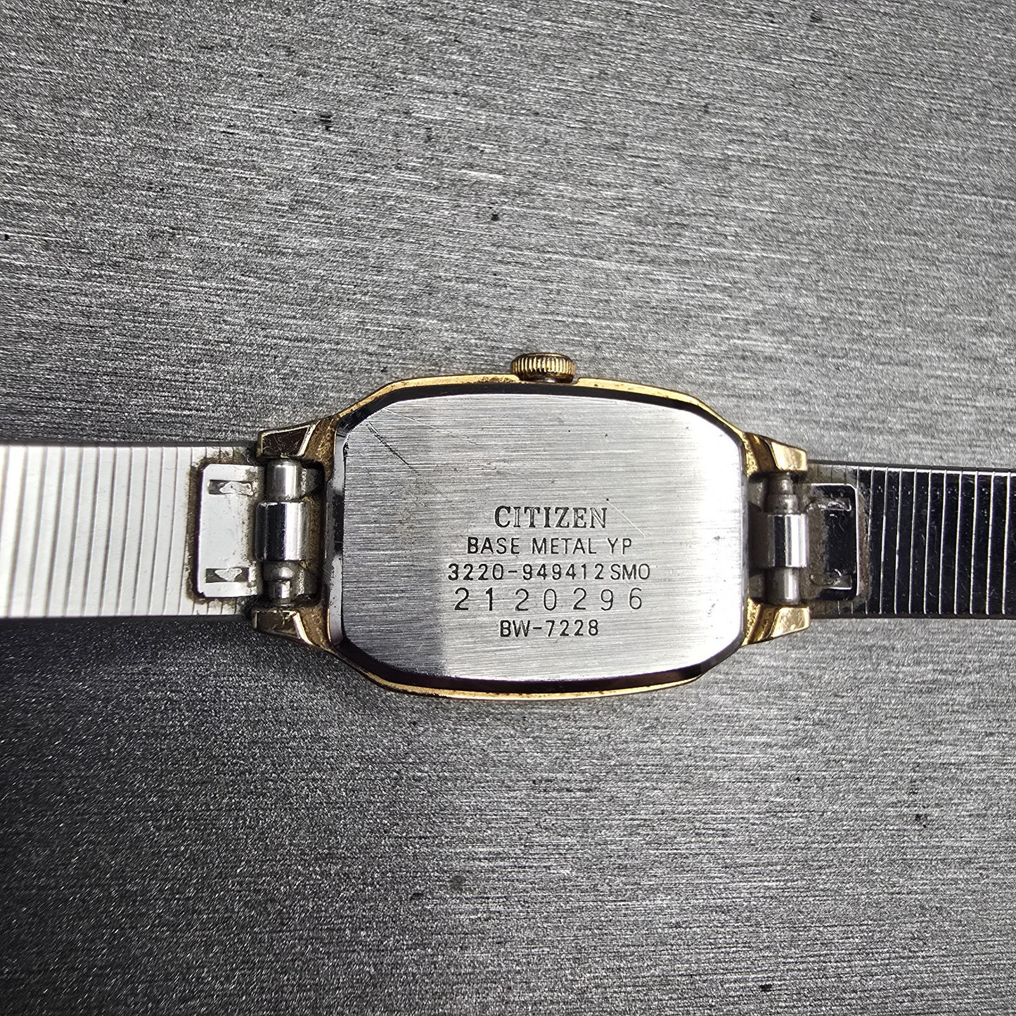 Citizen Watch Women 17mm Champagne Dial Gold Tone Oval 3220-949412 New Battery10