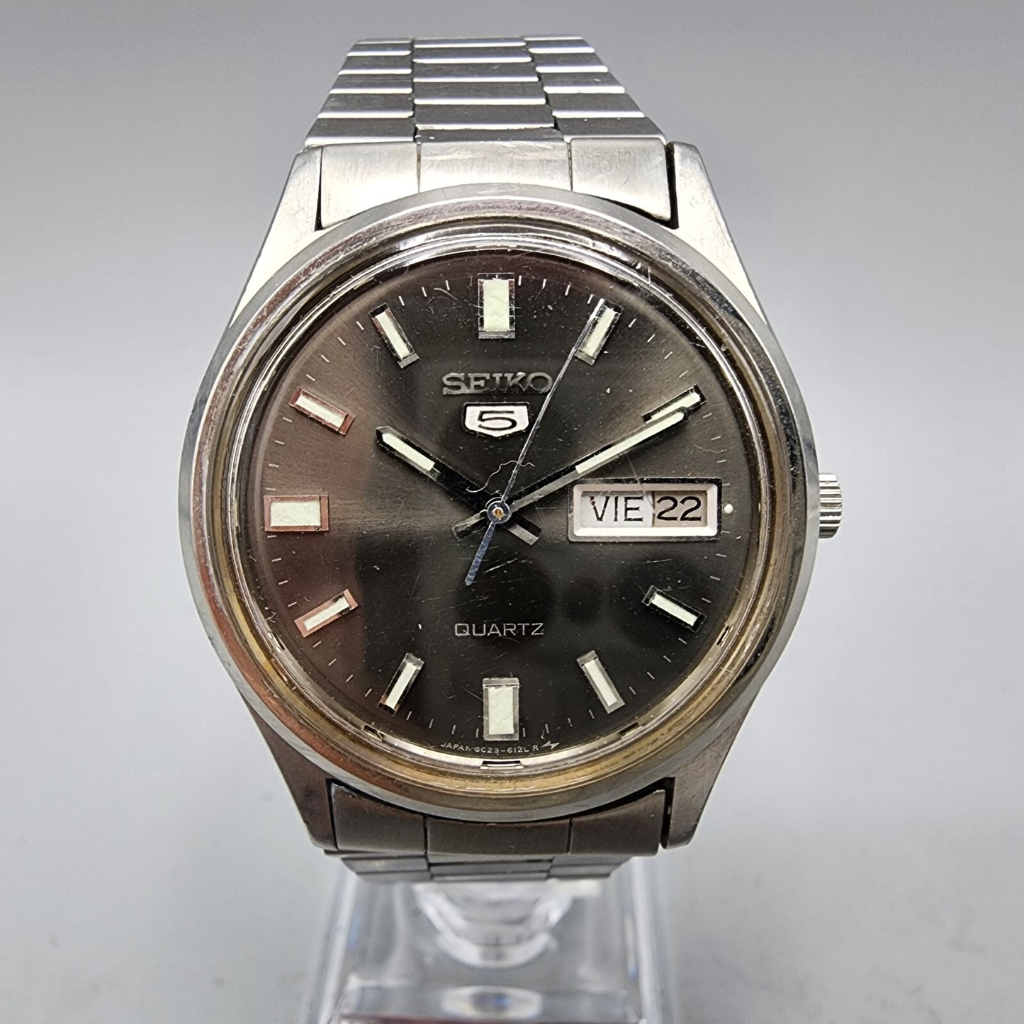 VTG Seiko 5 Watch Men 34mm Gray Dial Silver Tone Daydate Round 8C23-6010 New Bat