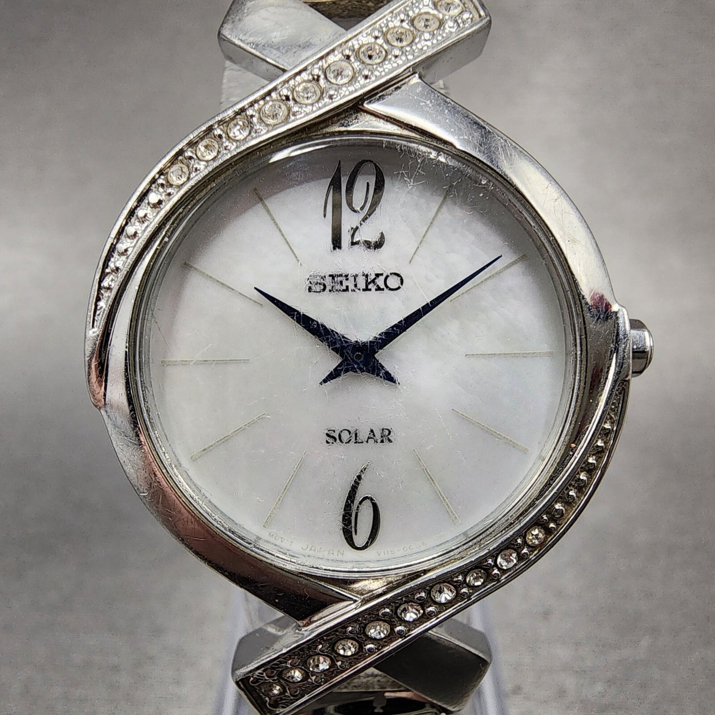Seiko Solar Watch Women 28mm MOP Dial Silver Tone Round V115-0BH0 Runs