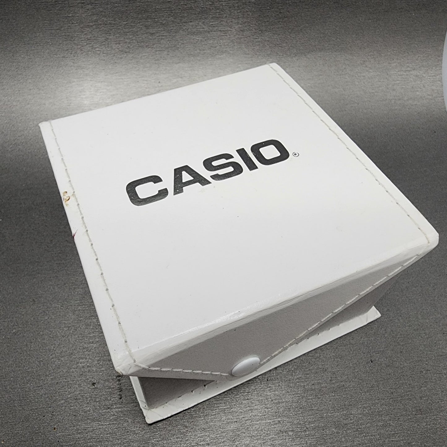 Casio Dive Watch Women 32mm White Dial Silver Tone Round LTP1331 New Battery13