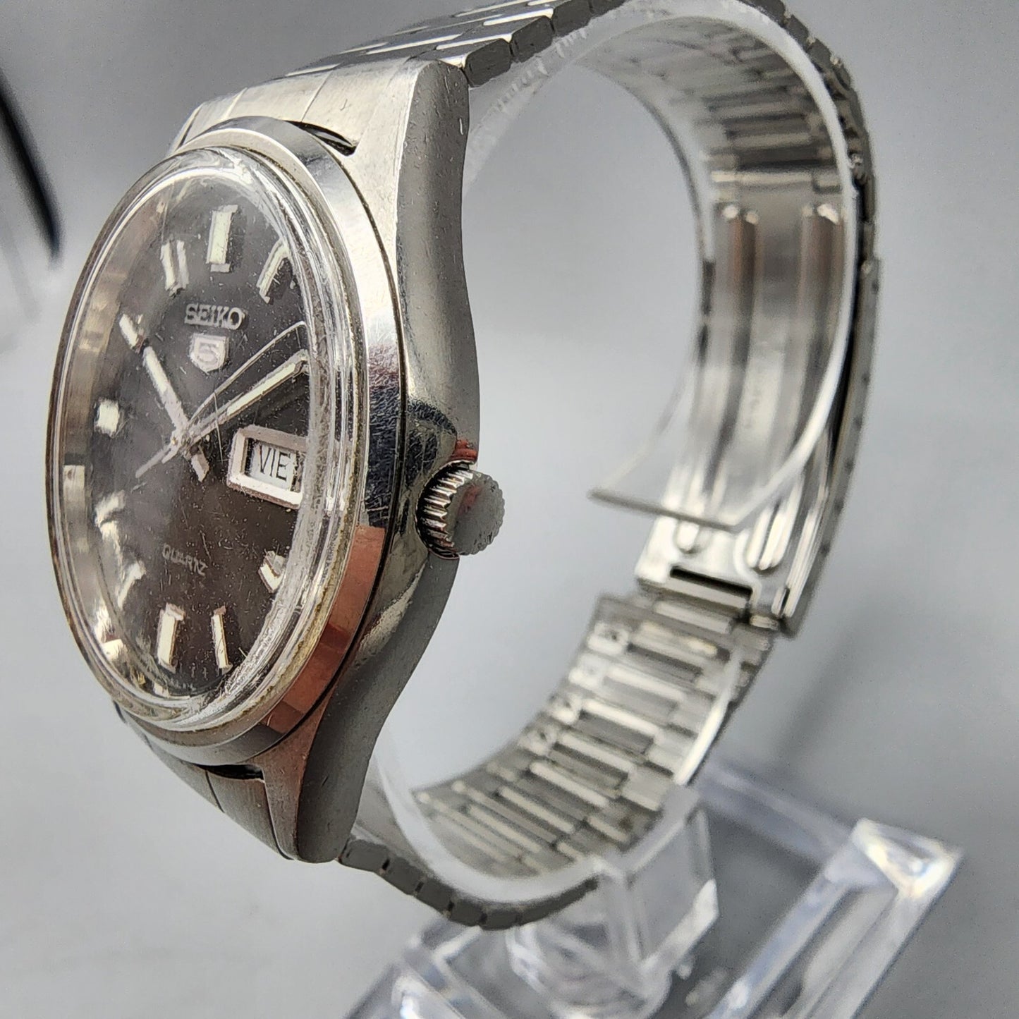 VTG Seiko 5 Watch Men 34mm Gray Dial Silver Tone Daydate Round 8C23-6010 New Bat