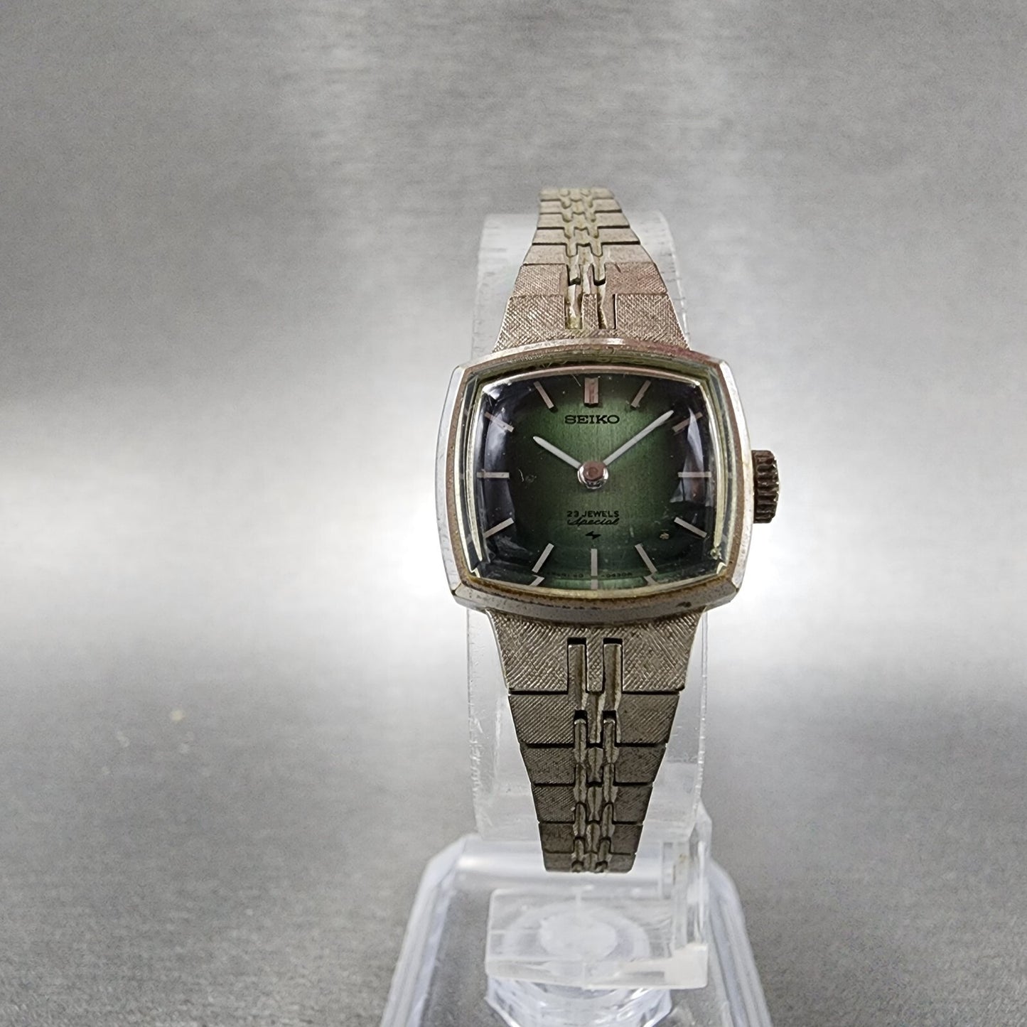 Seiko Special Watch Women 18mm Green Dial Silver Tone Rectangle Manaul Wind PART