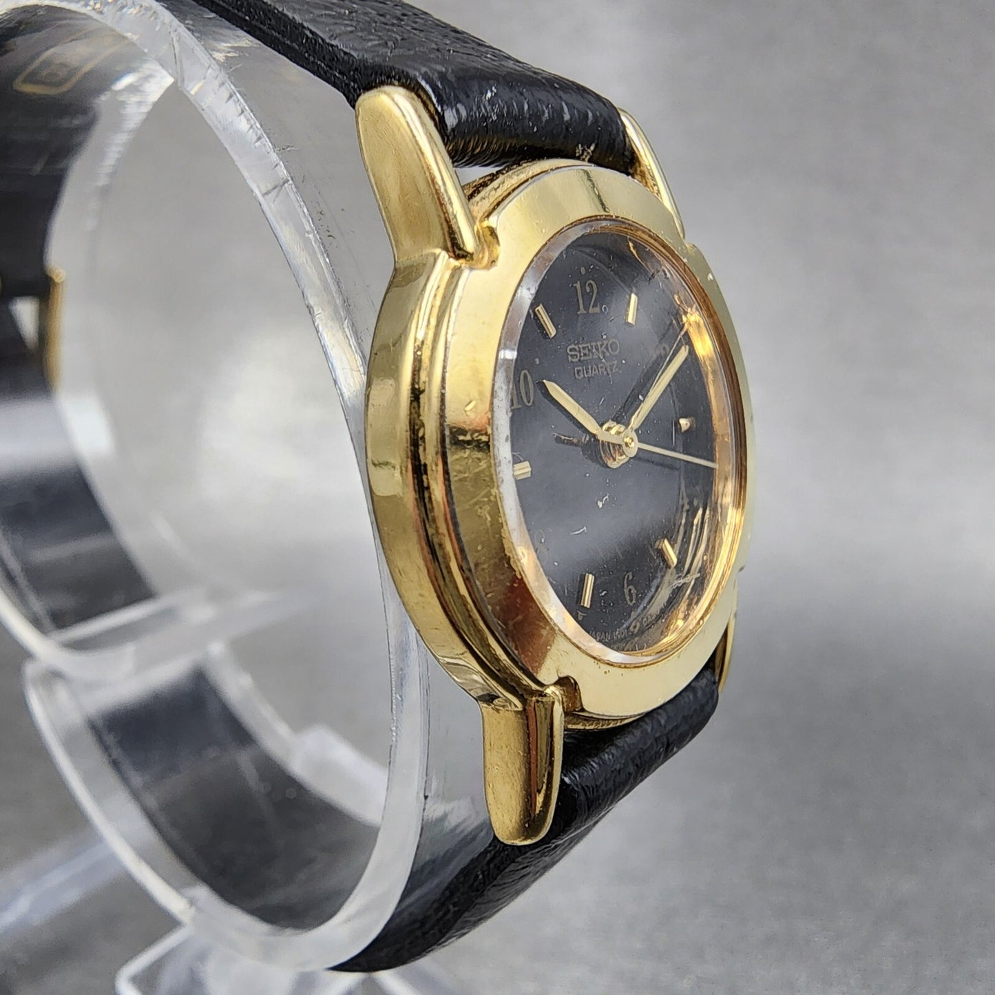 VTG Seiko Watch Women 22mm Black Dial Gold Tone Round 1N01-0A19 New Battery