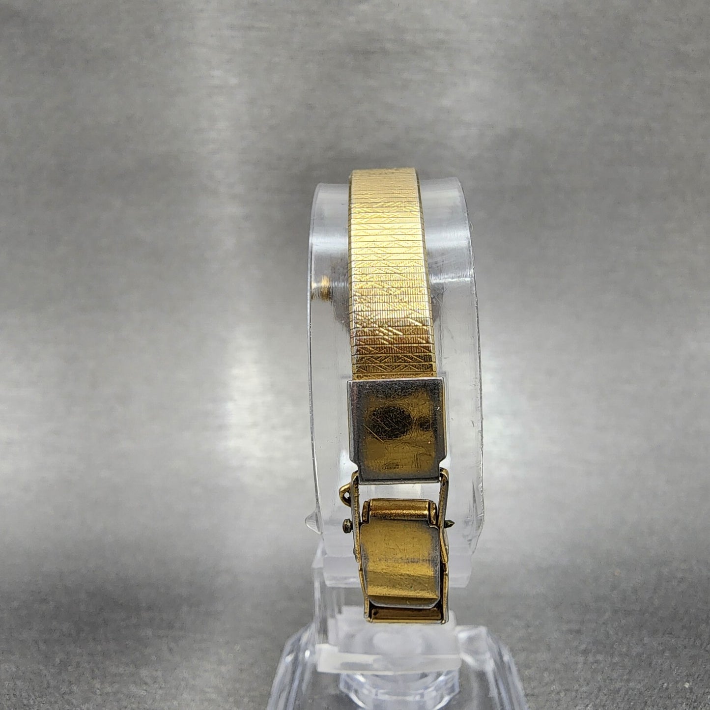 VTG Bulova Watch Women 16mm Cream Dial Gold Tone Round 83391 New Battery
