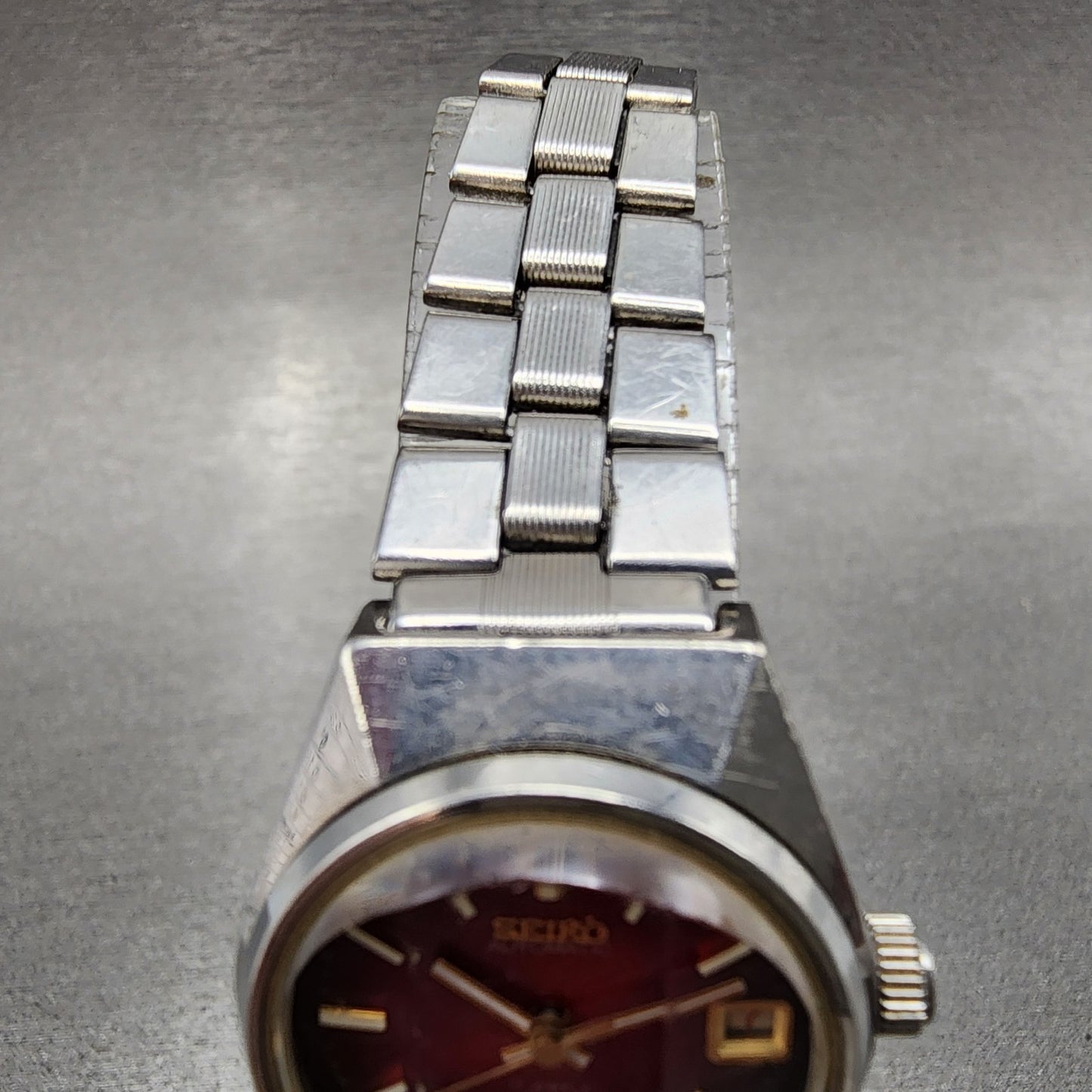 Seiko Automatic Watch Women 24mm Red Dial Silver Tone Date 2205-0679 Runs