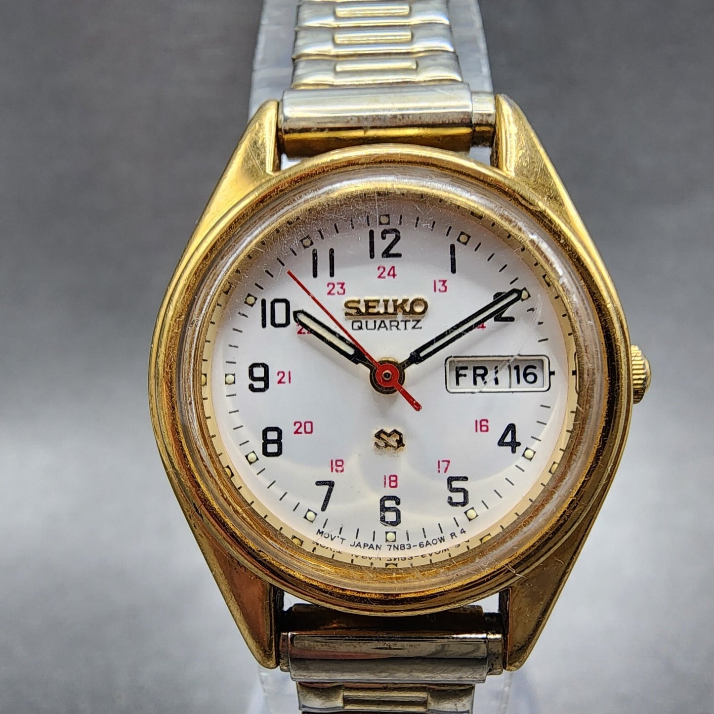 Seiko SQ Watch Women 24mm White Dial Gold Tone Daydate Round 7N83-6A09 NewBat B1