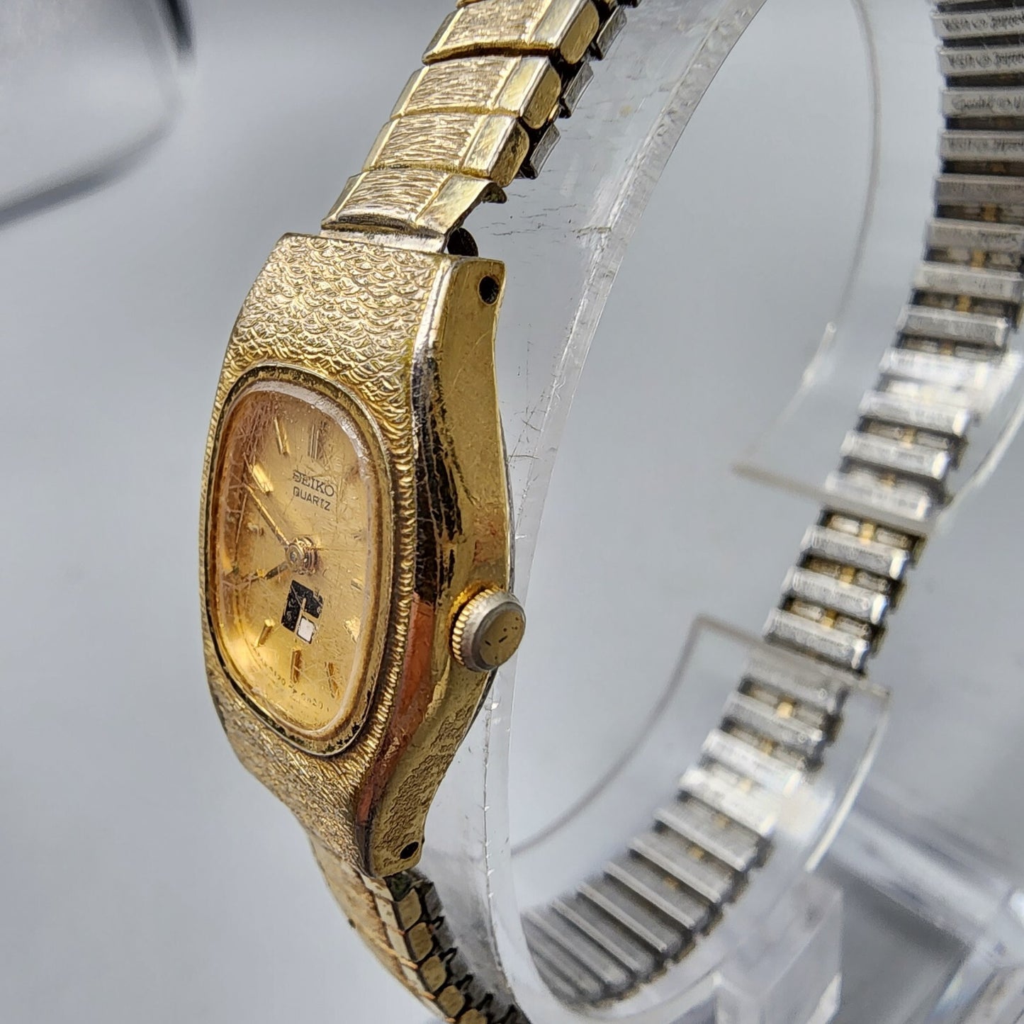 Vintage Seiko Watch Women Gold Tone Gold Dial 12mm Rectangle 2P20-5259 New Batt