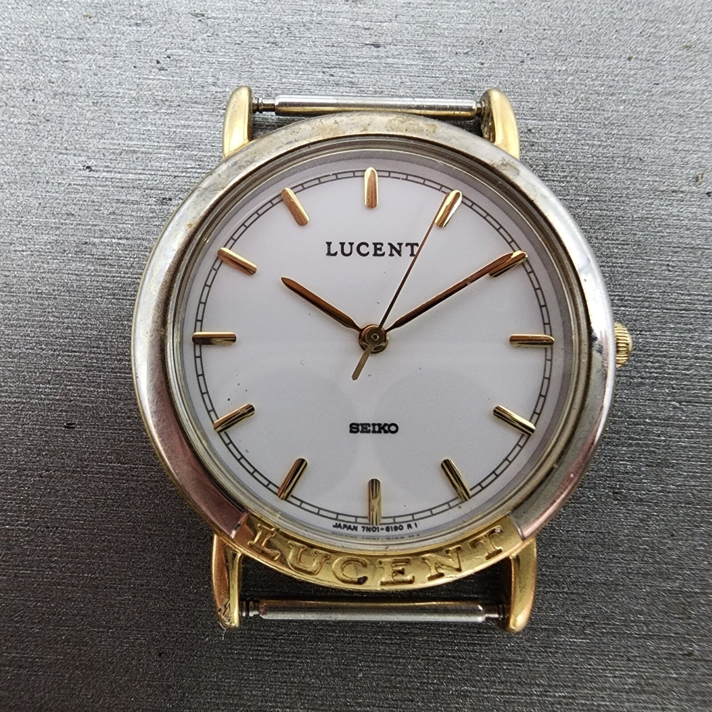 Seiko Lucent Watch Men 30mm White Dial Two Tone 7n01-615a New battery