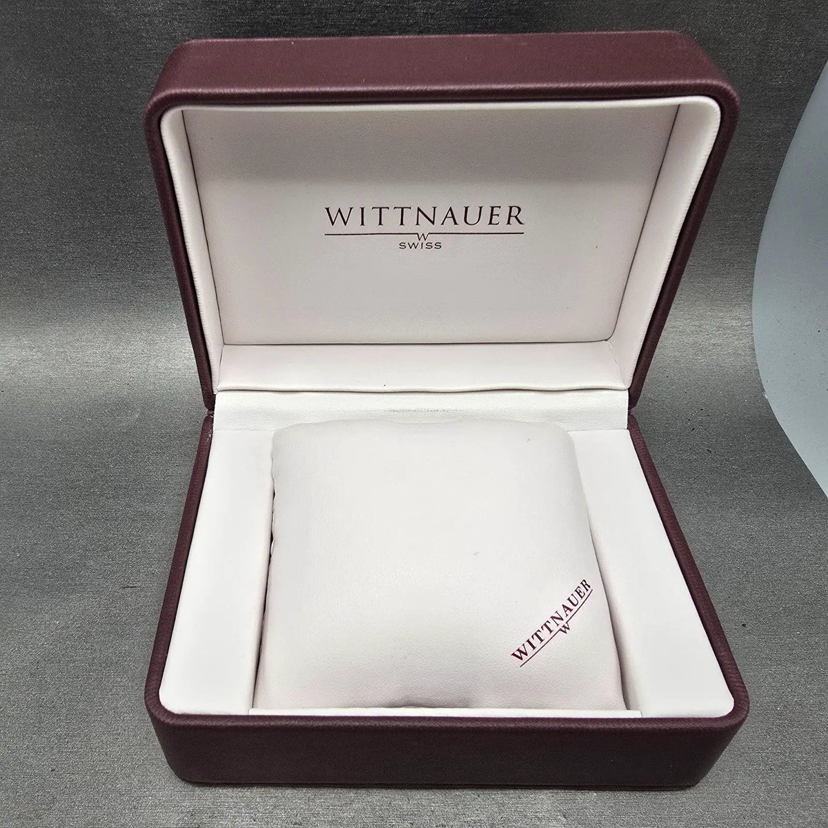 Wittnauer Watch Men 33mm White Dial Gold Tone Round Date Roman Numerals New Batt14