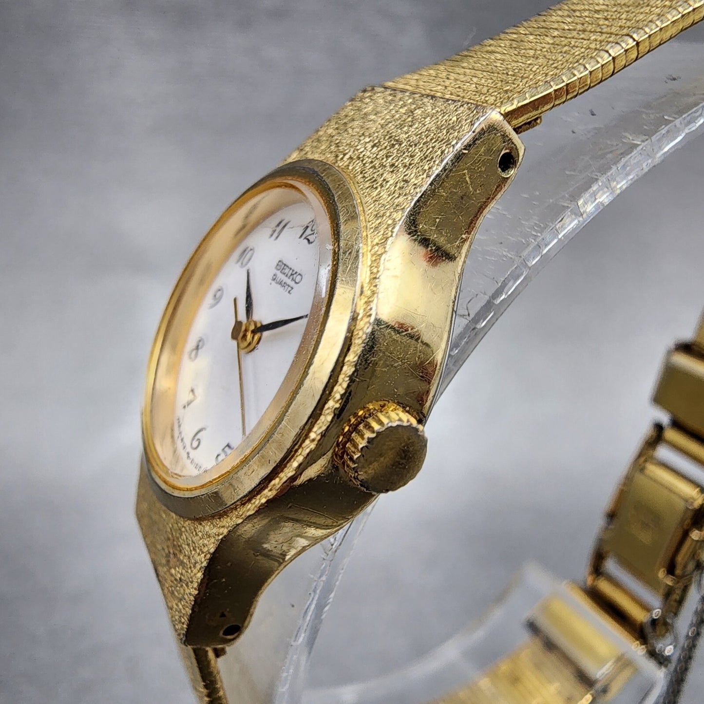 Seiko Watch Women 20mm White Dial Gold Tone Round 8Y21-0020 New Battery