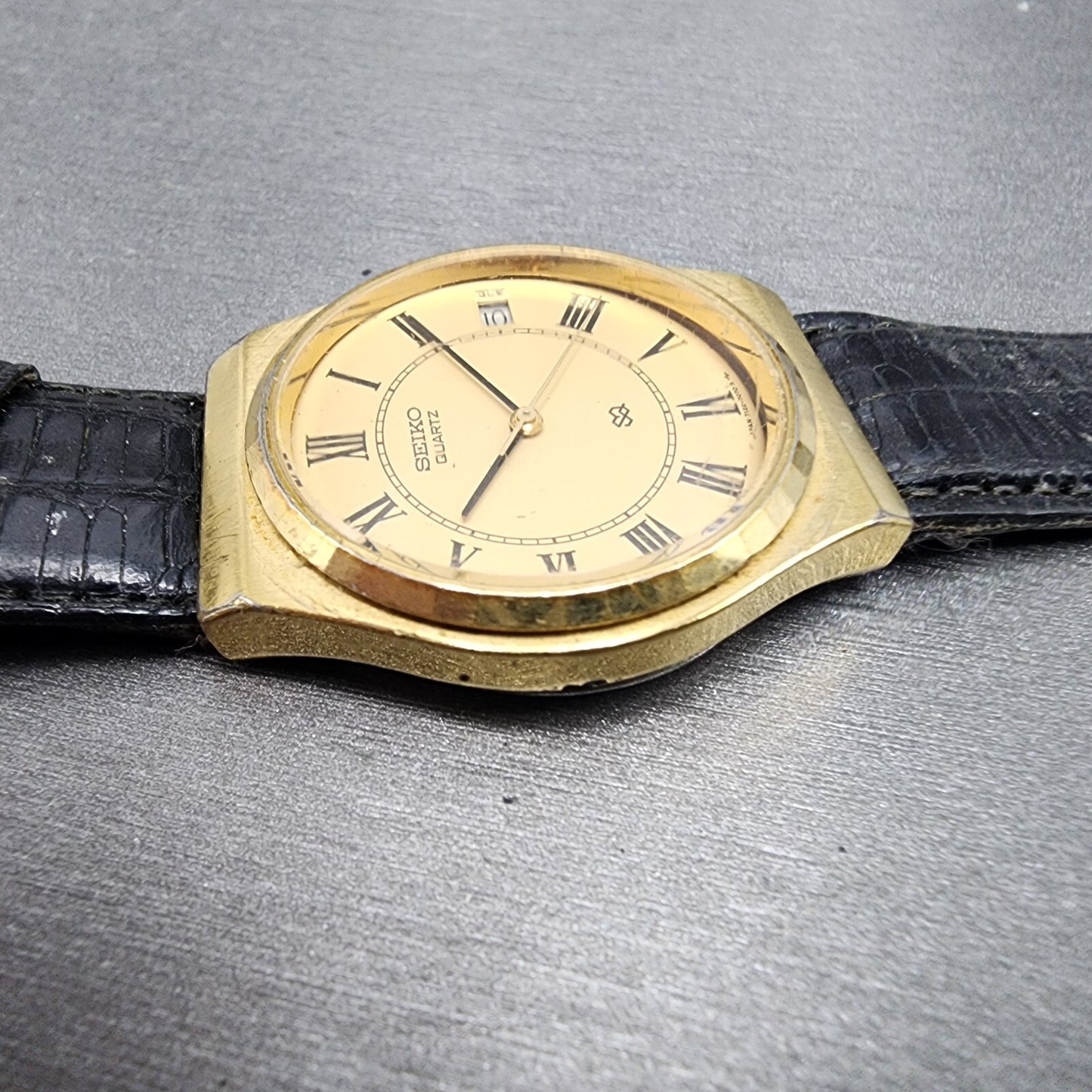 VTG Seiko SQ Watch Men 33mm Gold Dial Gold Tone Daydate Round 7122-7049 PARTS