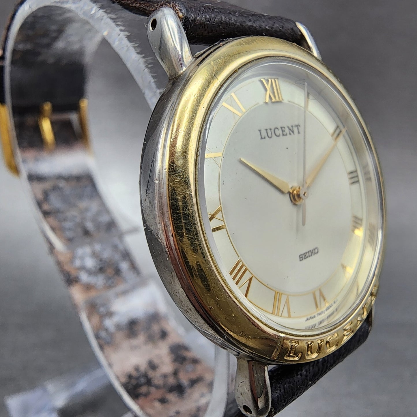 Seiko Lucent Watch Men 31mm White Dial Two Tone Round 7N01-6150 New Battery