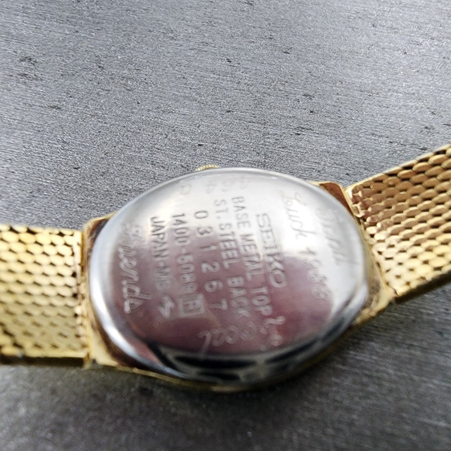 Seiko Watch Women 17mm Champagne Dial Gold Tone Oval 1400-5089 New Battery