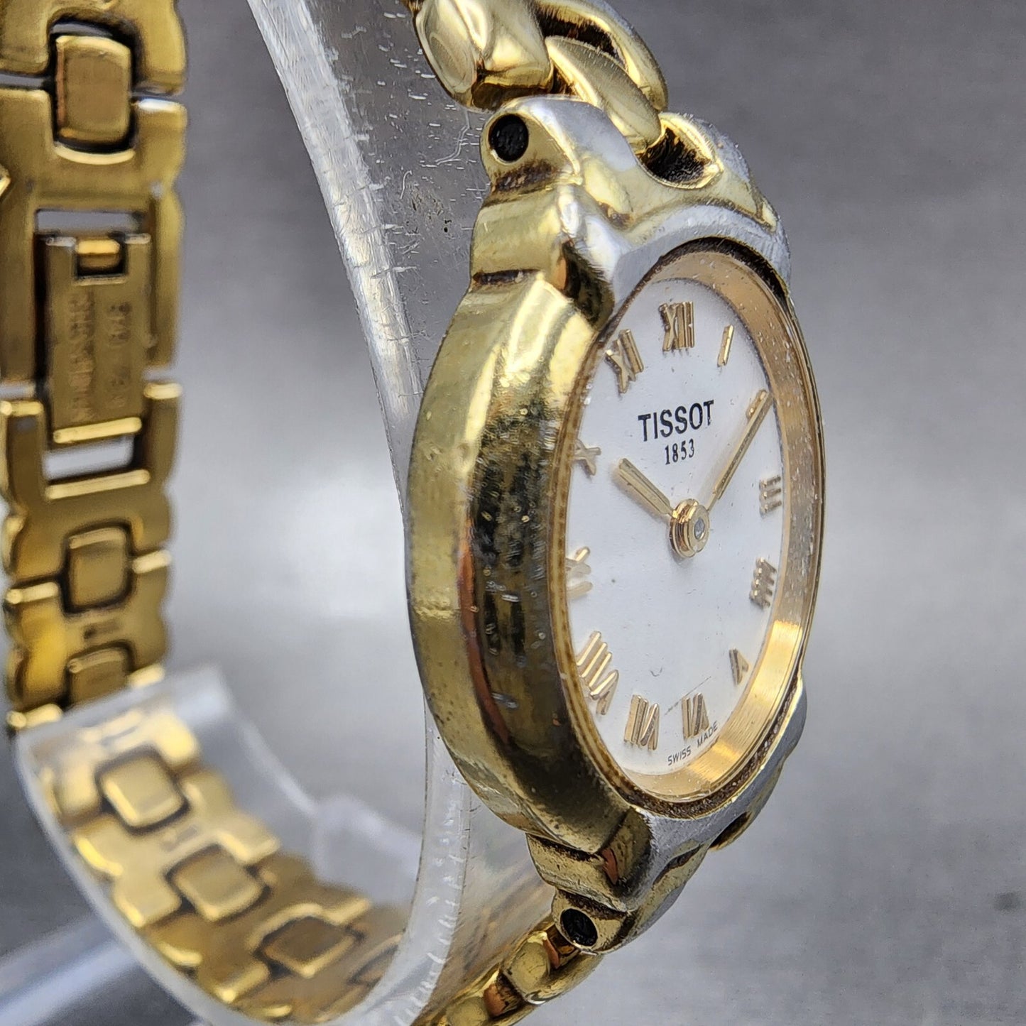 Tissot Watch Women 23mm White Dial Gold Tone Date Round 6327 New Battery