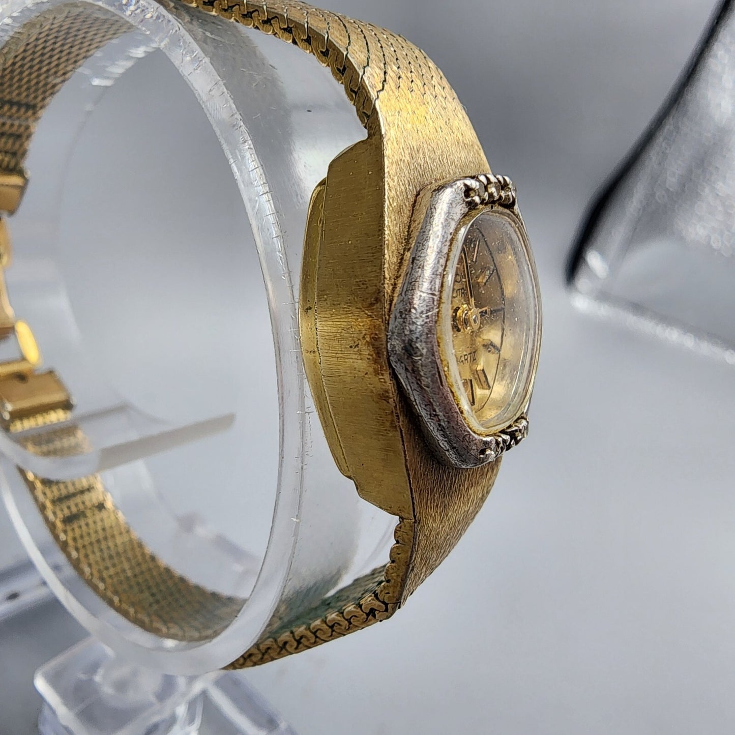 VTG Bulova Accutron Watch Women Gold Tone Gold Dial Diamond Bezel New Battery