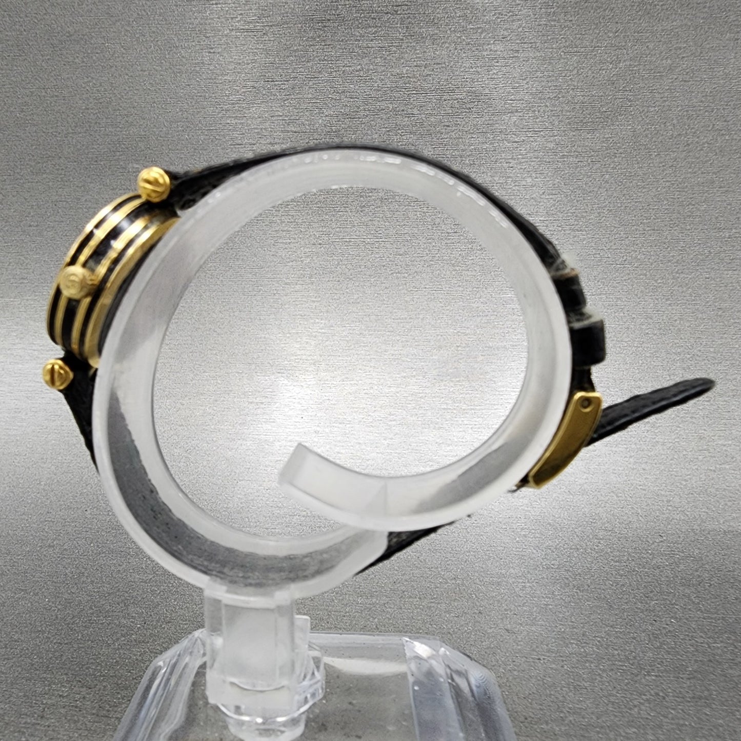 Gucci 2000L Watch Women 21mm Black Dial Gold Tone Round PARTS