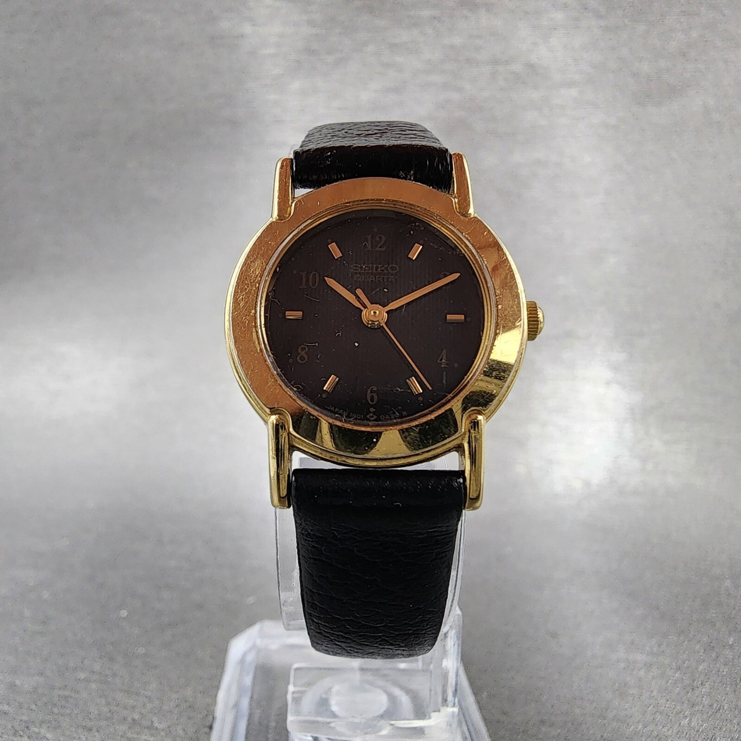VTG Seiko Watch Women 22mm Black Dial Gold Tone Round 1N01-0A19 New Battery