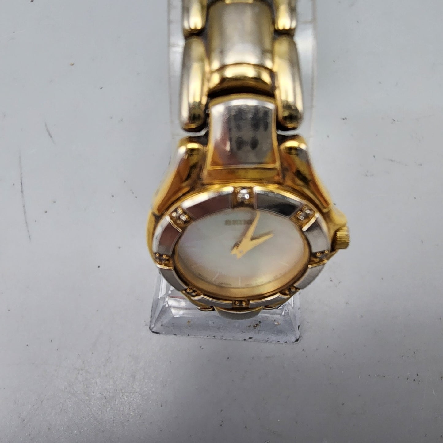 Vintage Seiko Watch Women Two Tone MOP Dial Diamond Bezel 22mm 1N00-0F20 New Bat
