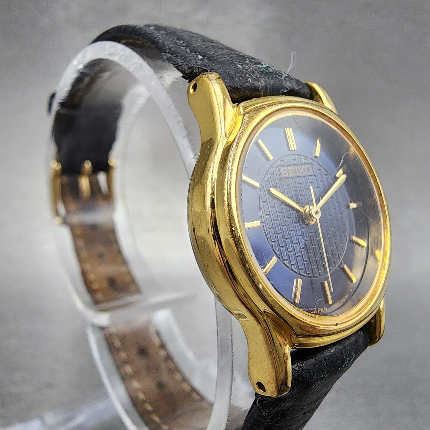 VTG Seiko Watch Women 22mm Blue Dial Gold Tone Round V701-A110 New Battery