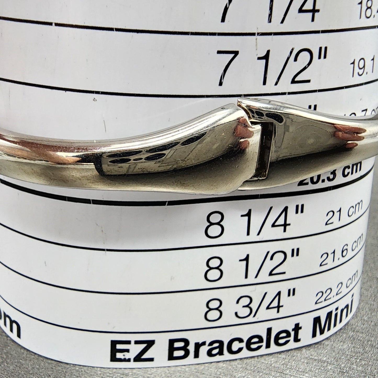 Citizen Q&Q Flower Watch Women 25mm Silver Dial Silver Tone Bangle New Battery