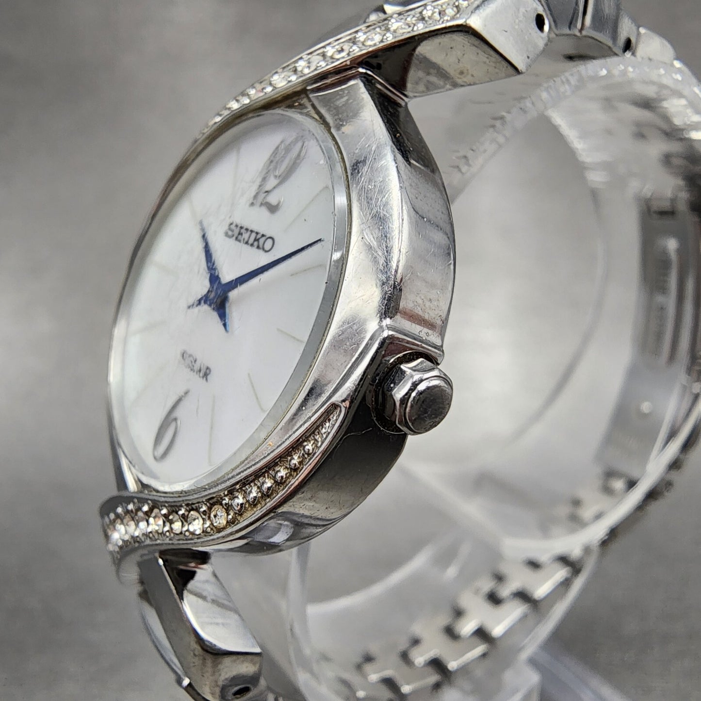 Seiko Solar Watch Women 28mm MOP Dial Silver Tone Round V115-0BH0 Runs