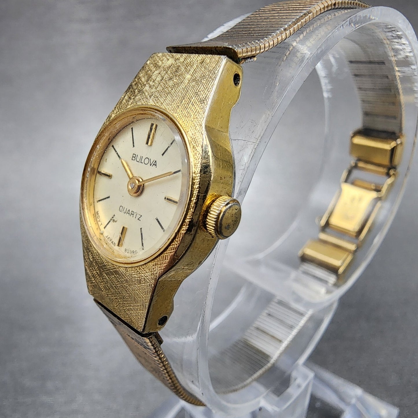 VTG Bulova Watch Women 17mm Cream Dial Gold Tone Round 83390 New Battery