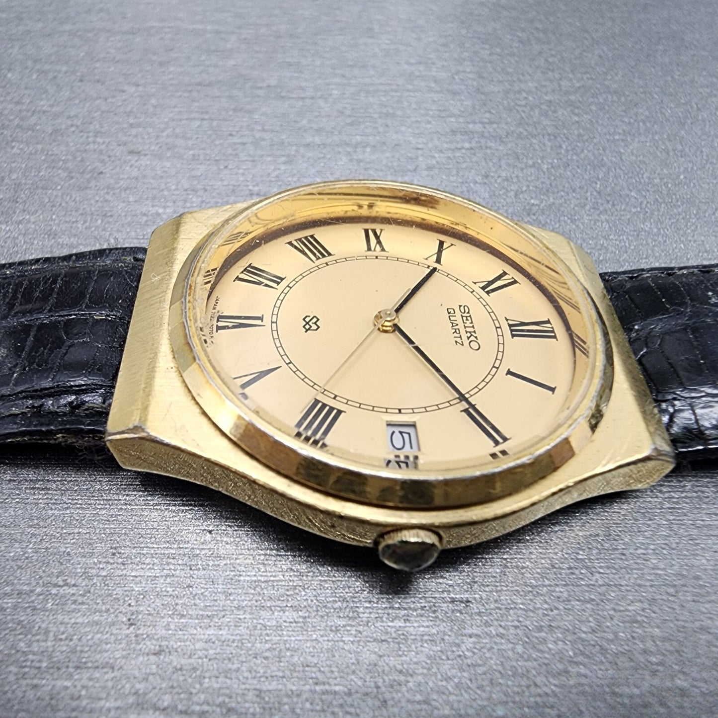 VTG Seiko SQ Watch Men 33mm Gold Dial Gold Tone Daydate Round 7122-7049 PARTS