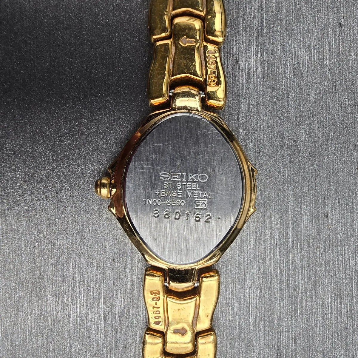 Seiko Watch Women 22mm White Dial Gold Tone Oval 1N01-6E90 New Battery Vintage10