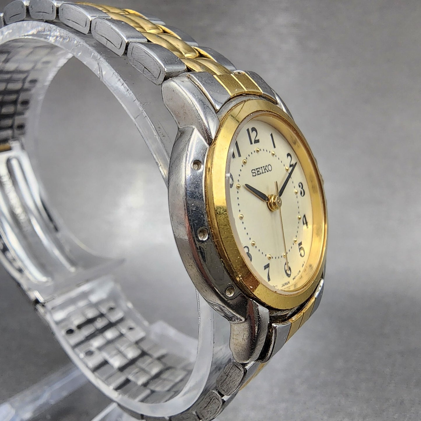 Seiko Watch Women 25mm Cream Dial Two Tone Round 1N01-0J09 New Battery A123