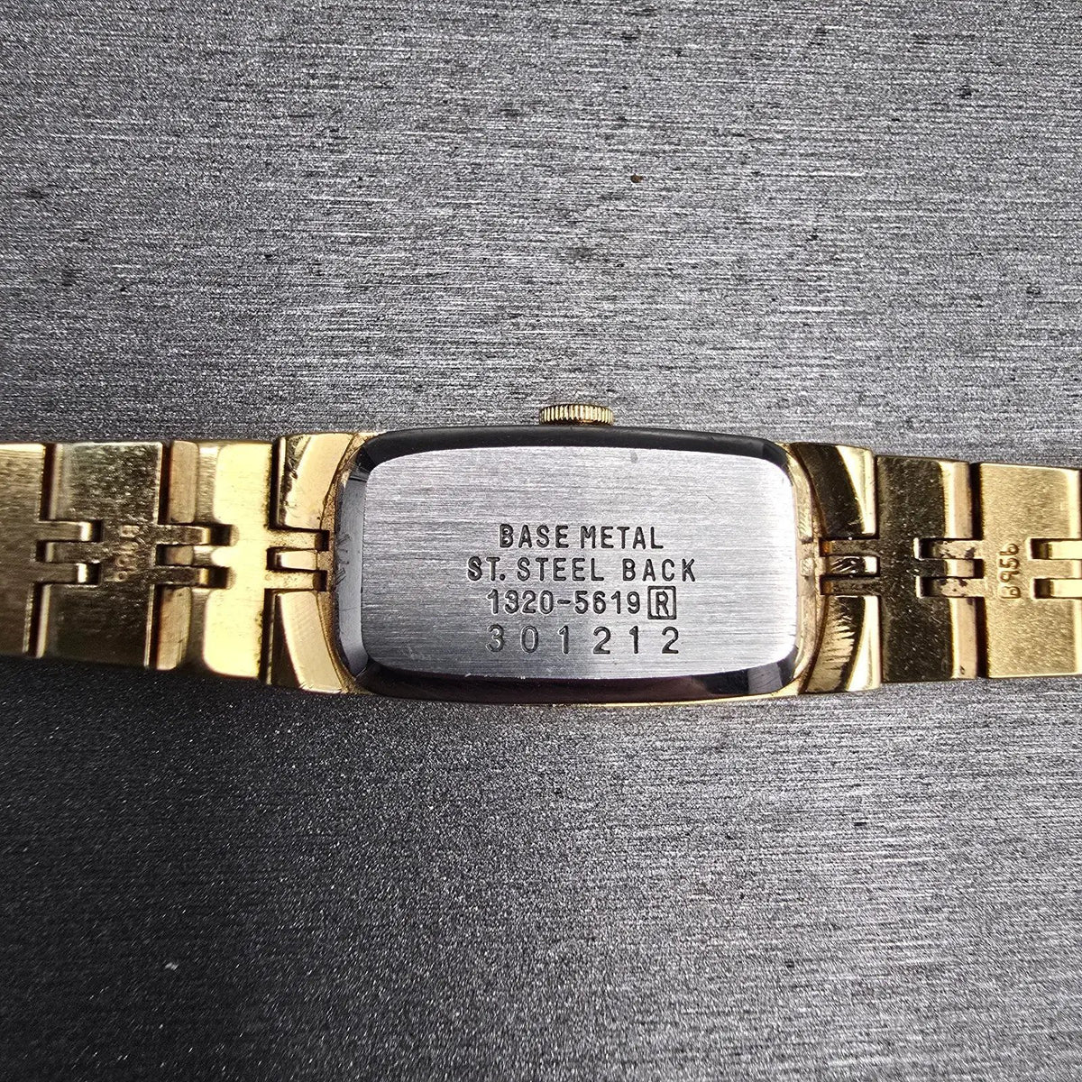 Seiko Tank Watch Women 12mm Gold Dial Gold Tone Rectangle 1320-5619 New Battery10