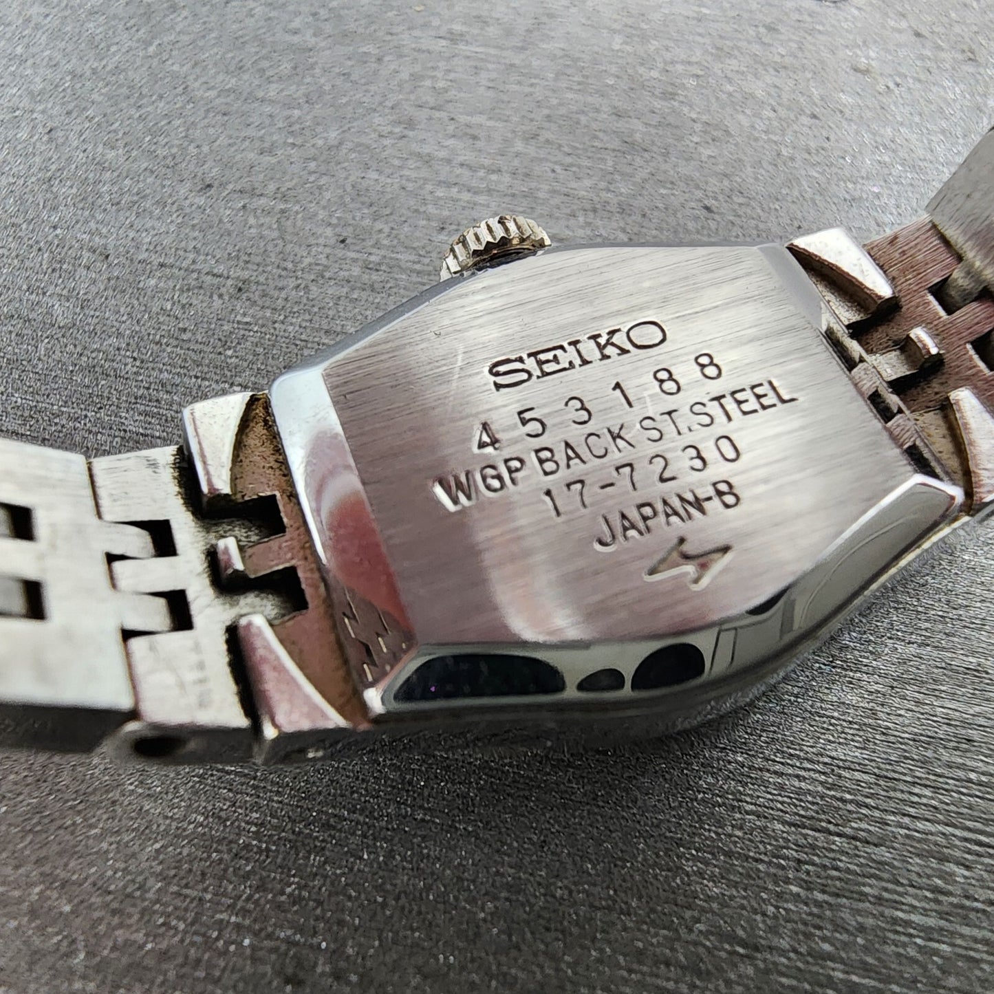 Seiko Watch Women 17mm Silver Dial Silver Tone Manual Oval 17-7230 Runs