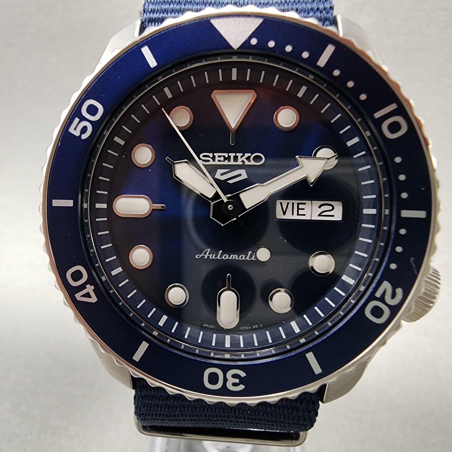 Seiko 5 Sports SRPD51K2 Dive Watch Men 42.5mm Blue Dial Stainless Steel Daydate Automatic