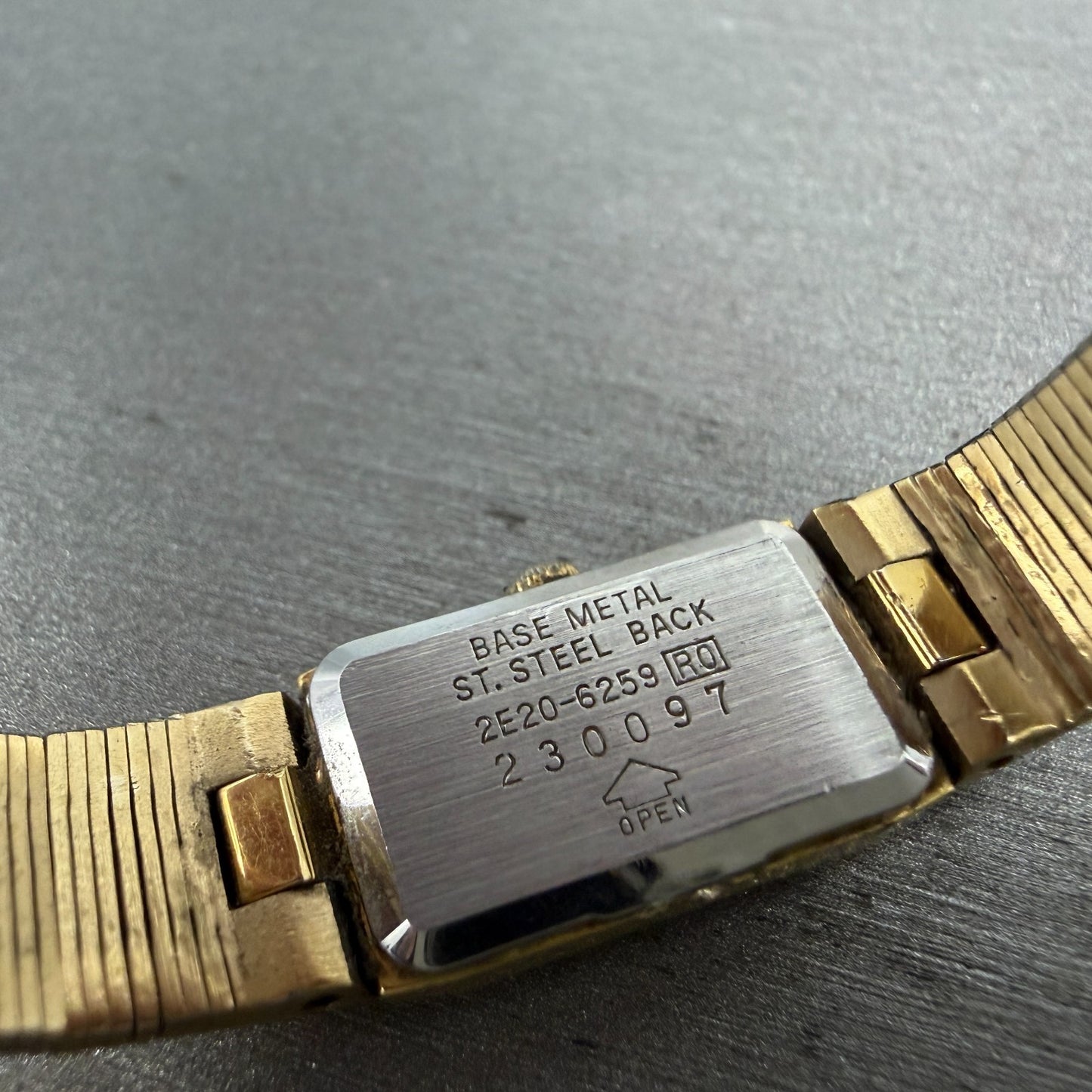 Seiko Tank Watch Women 12mm Champagne Dial Gold Tone 2e20-6259 New Battery 3219