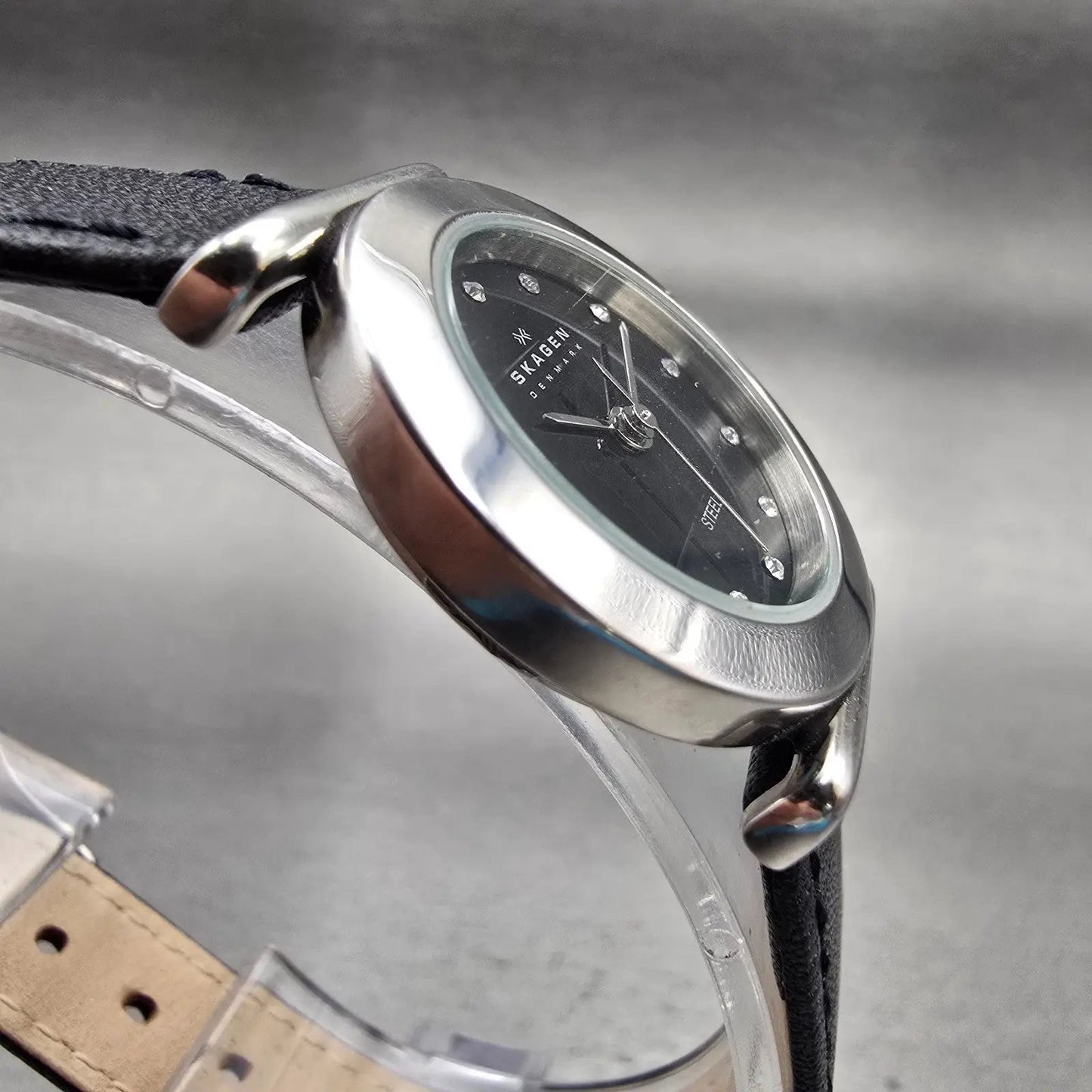 Skagen Watch Women 25mm Black Dial Silver Tone Round 107SSLB New Battery Leather3
